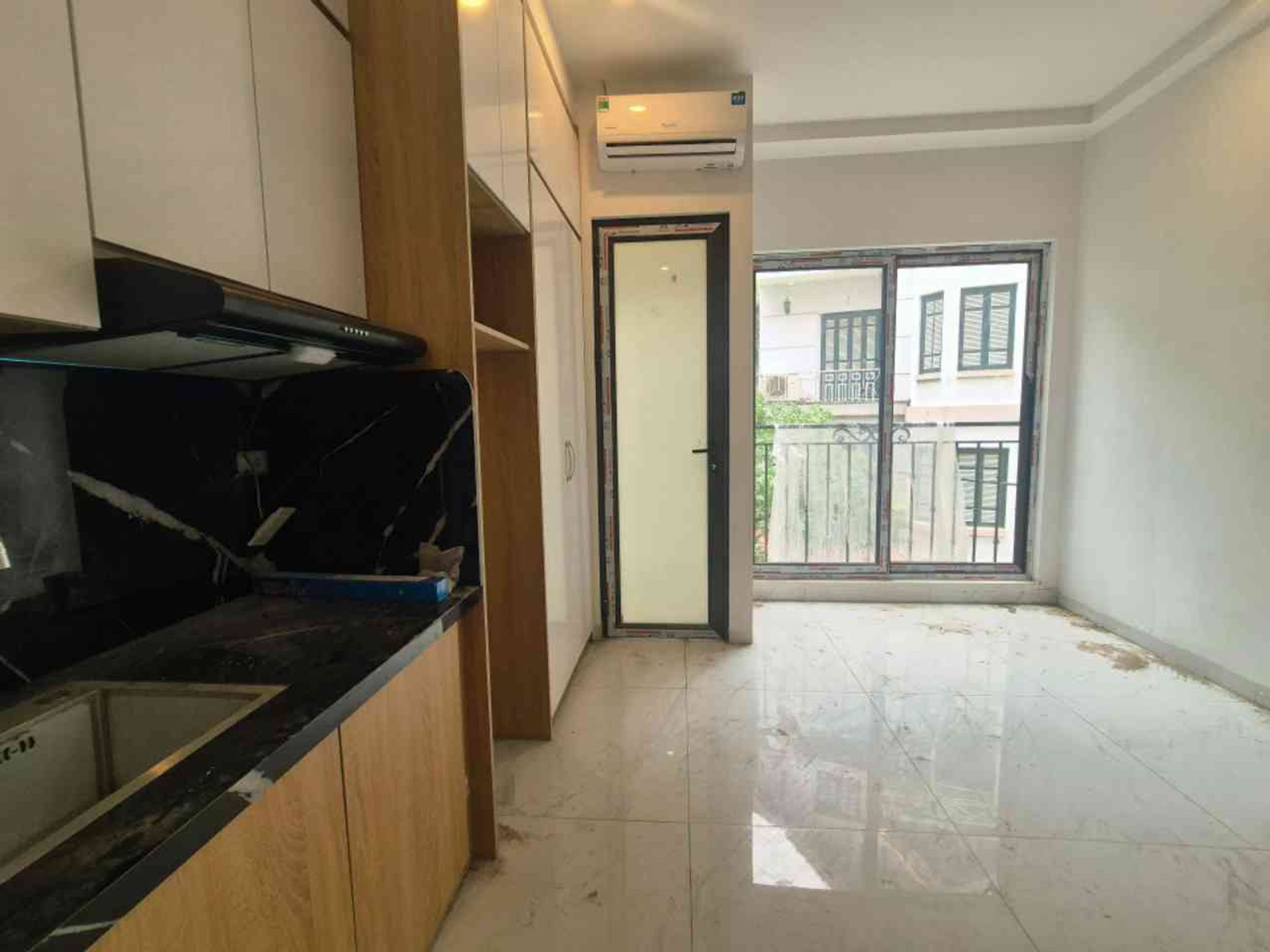 Căn hộ cho thuê Bồ Đề 120m2, 8 tầng thang máy, 25 phòng khép kín cho thuê doanh thu khai tác 150tr/th ngay gần cầu Chương Dương