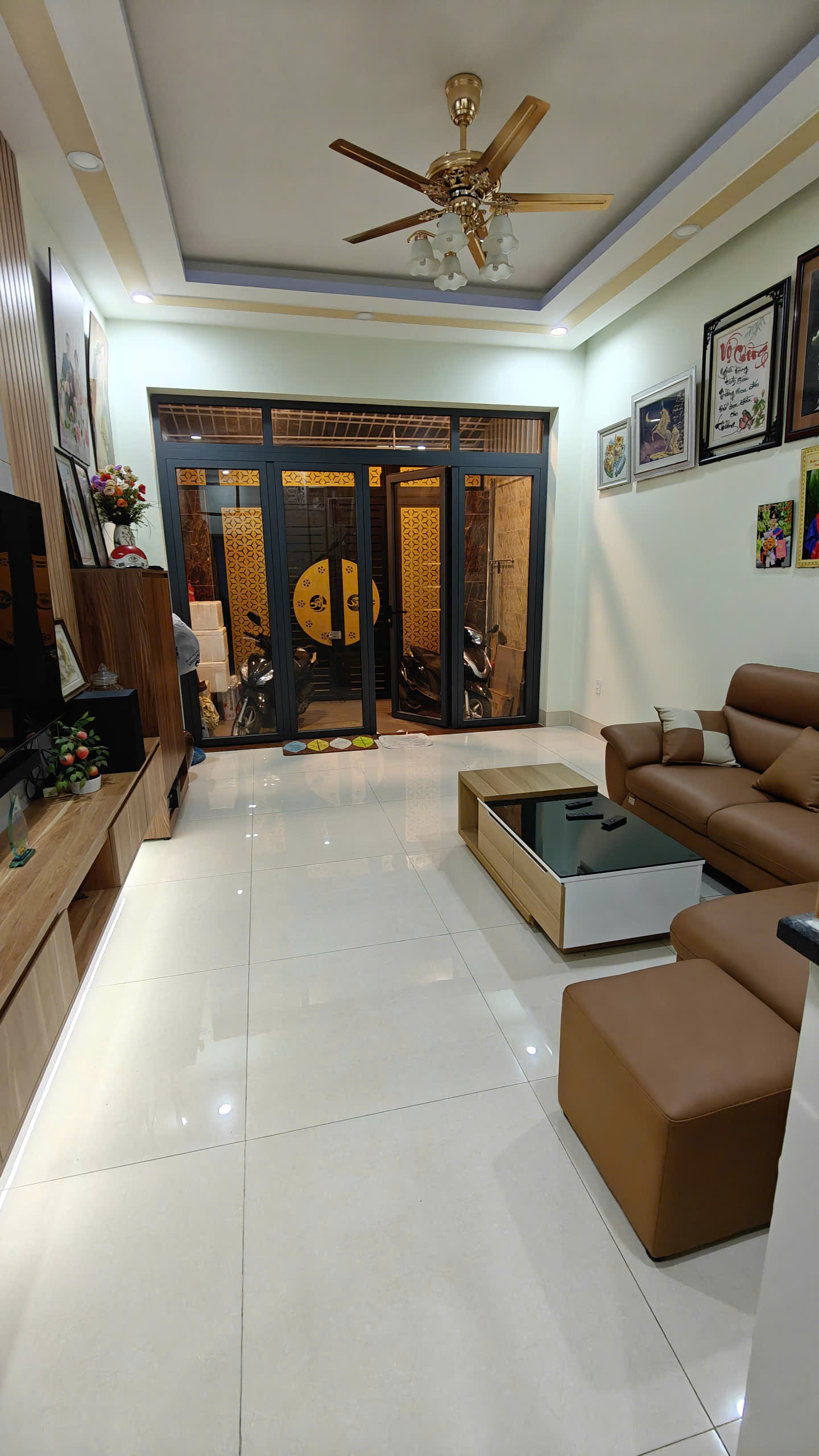 Bán nhà 3 tầng,  đường Tân Hòa 2, Hiệp Phú, Q9. Thủ Đức, TP HCM. DT 72m2, SHR.  Giá 9,4 tỷ.