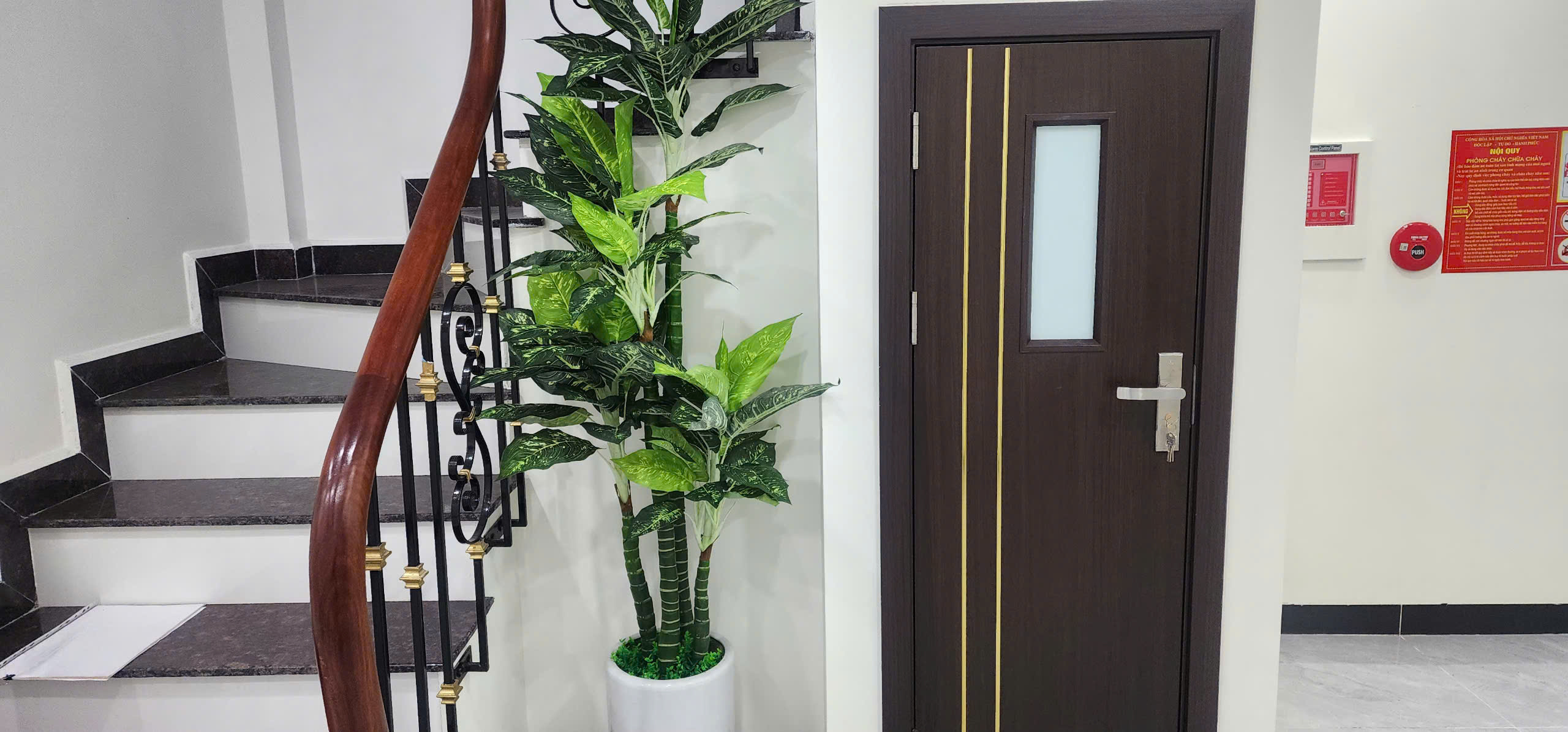 BÁN NHÀ 7 TẦNG, GÓC 3 MẶT ĐƯỜNG, SỐ 4 NGÕ 521 NGUYỄN TRÃI. LH:0393111533 HOẶC 0934306688.-3