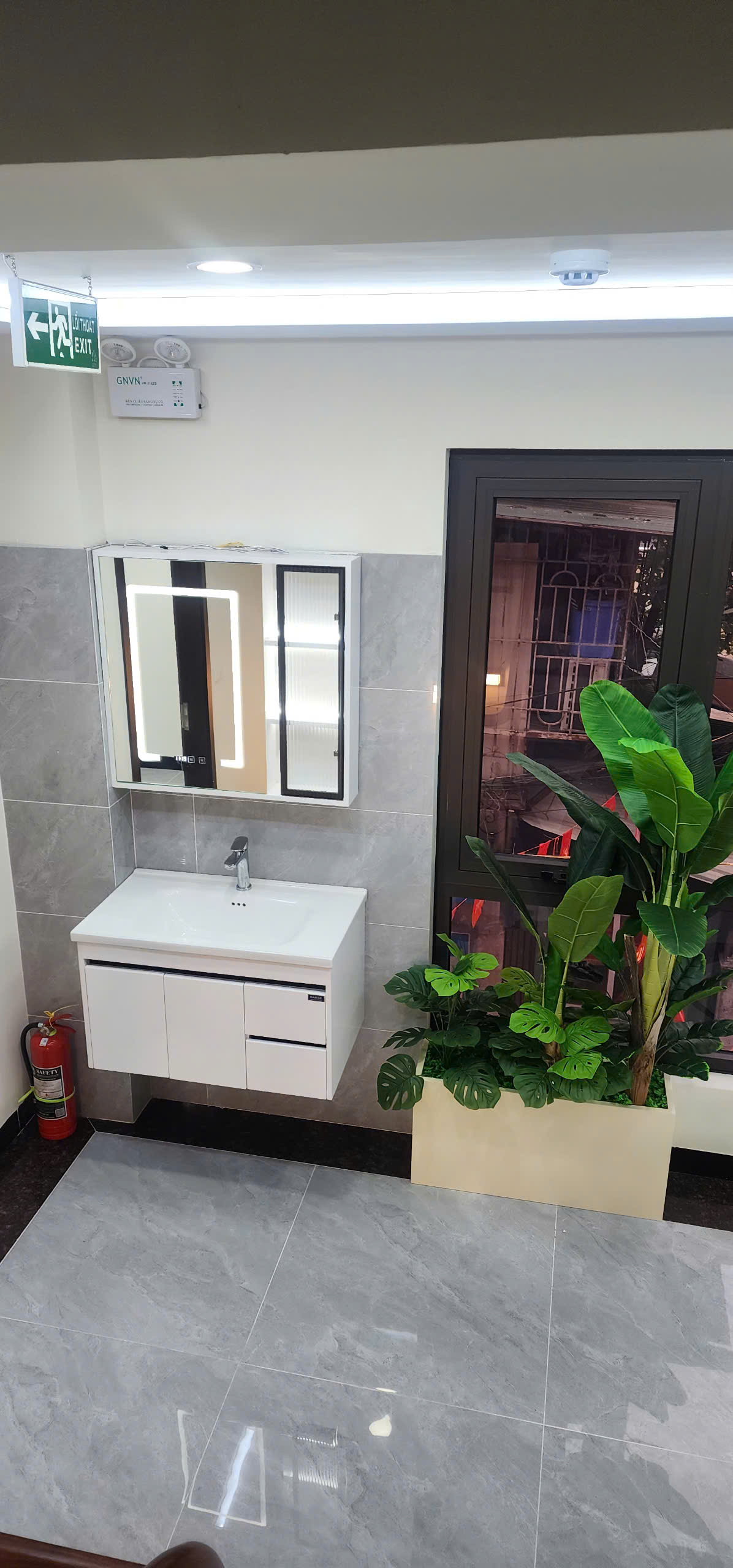 BÁN NHÀ 7 TẦNG, GÓC 3 MẶT ĐƯỜNG, SỐ 4 NGÕ 521 NGUYỄN TRÃI. LH:0393111533 HOẶC 0934306688.-4