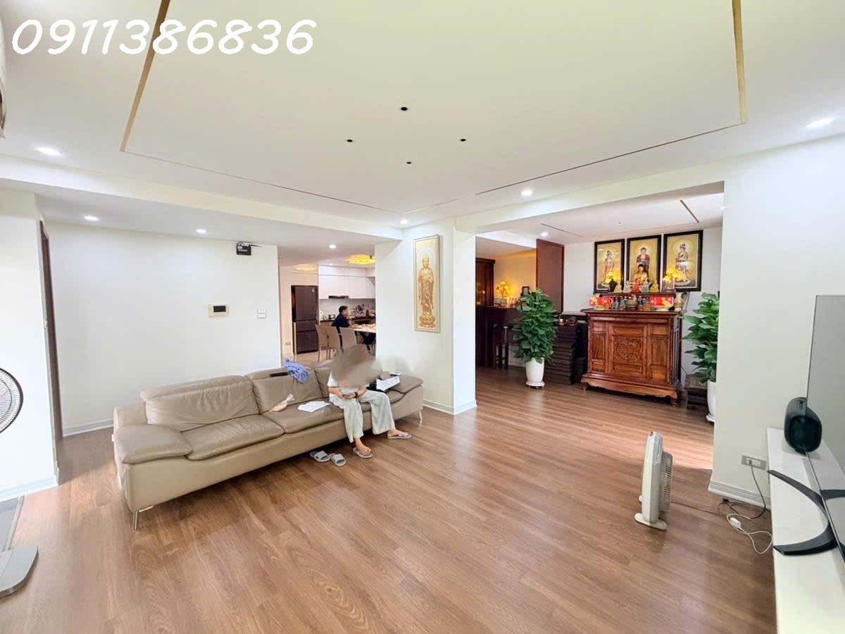 Căn hộ siêu Vip N09 Thành Thái, 170M2, cạnh công viên Cầu Giấy, 3PN cực đẹp, 13.9 tỷ