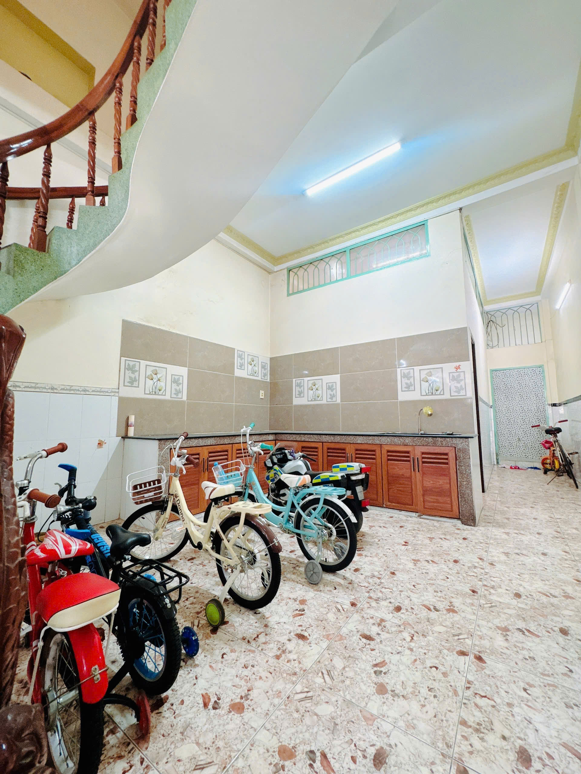 Nhà diện tích lớn, oto đậu trong nhà MT Ba Đình P10Q8 P.Chánh Hưng