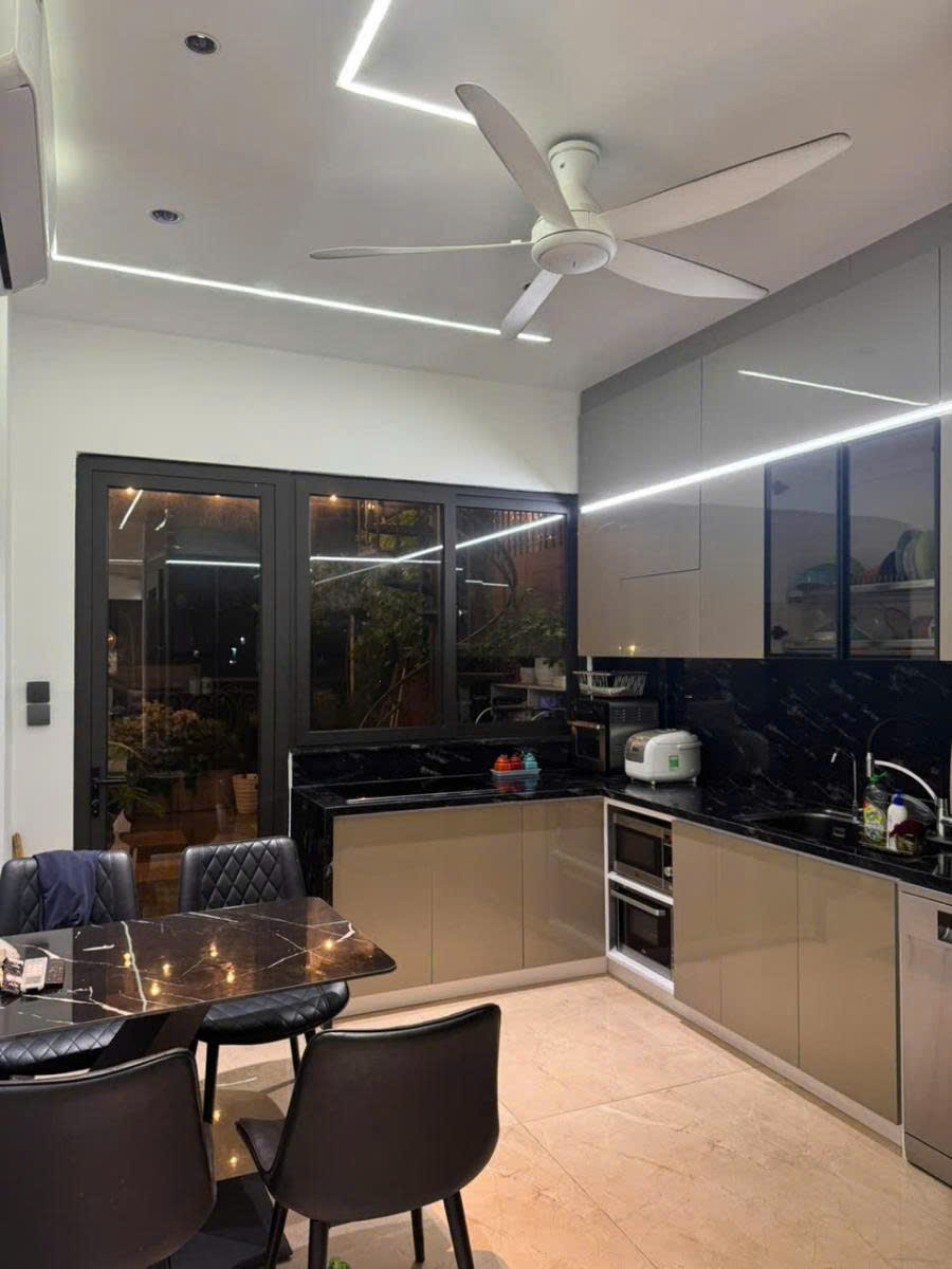 GIẢM 1 TỶ - NHÀ LÔ GÓC DÂN XÂY CHẮC CHẮN PHÚ DIỄN BẮC TỪ LIÊM CÒN 7 TỶ