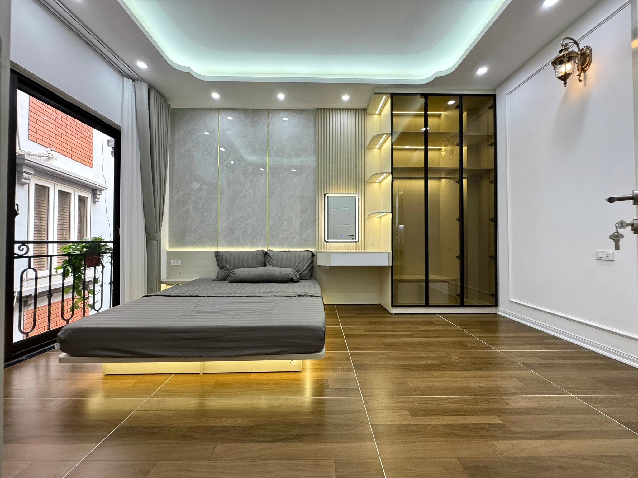Chính chủ Bán nhà phố Lê Duẩn, 20m 5 tầng, lg, 100m ra ô tô, 5.4 tỷ 0973256699