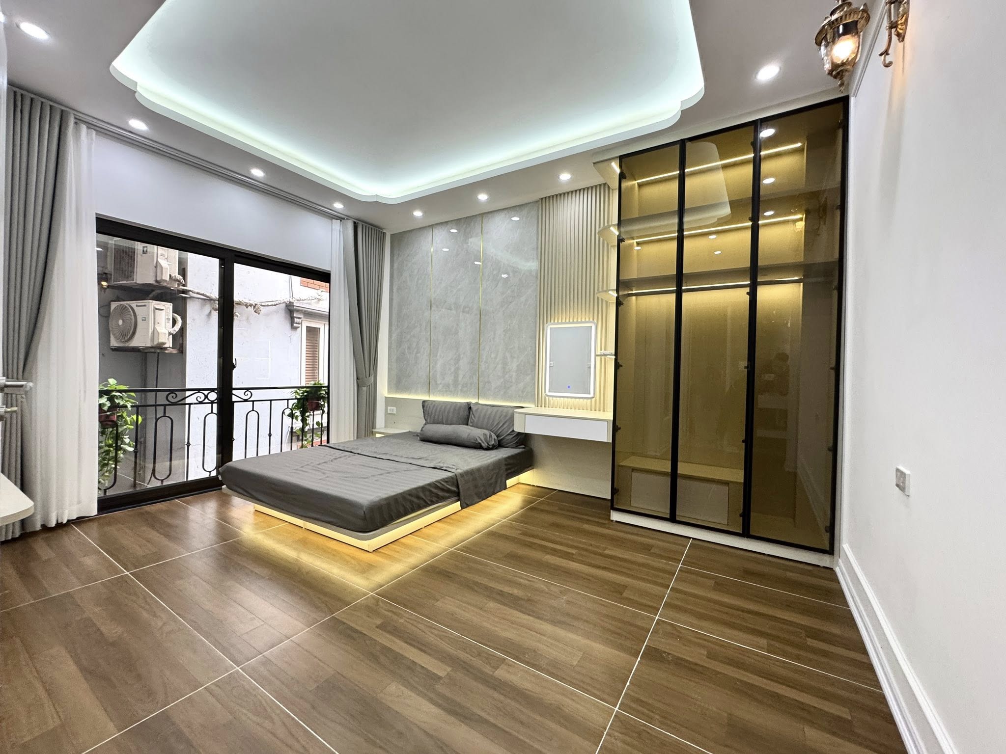 Chính chủ Bán nhà phố Lê Duẩn, 20m 5 tầng, lg, 100m ra ô tô, 5.4 tỷ 0973256699
