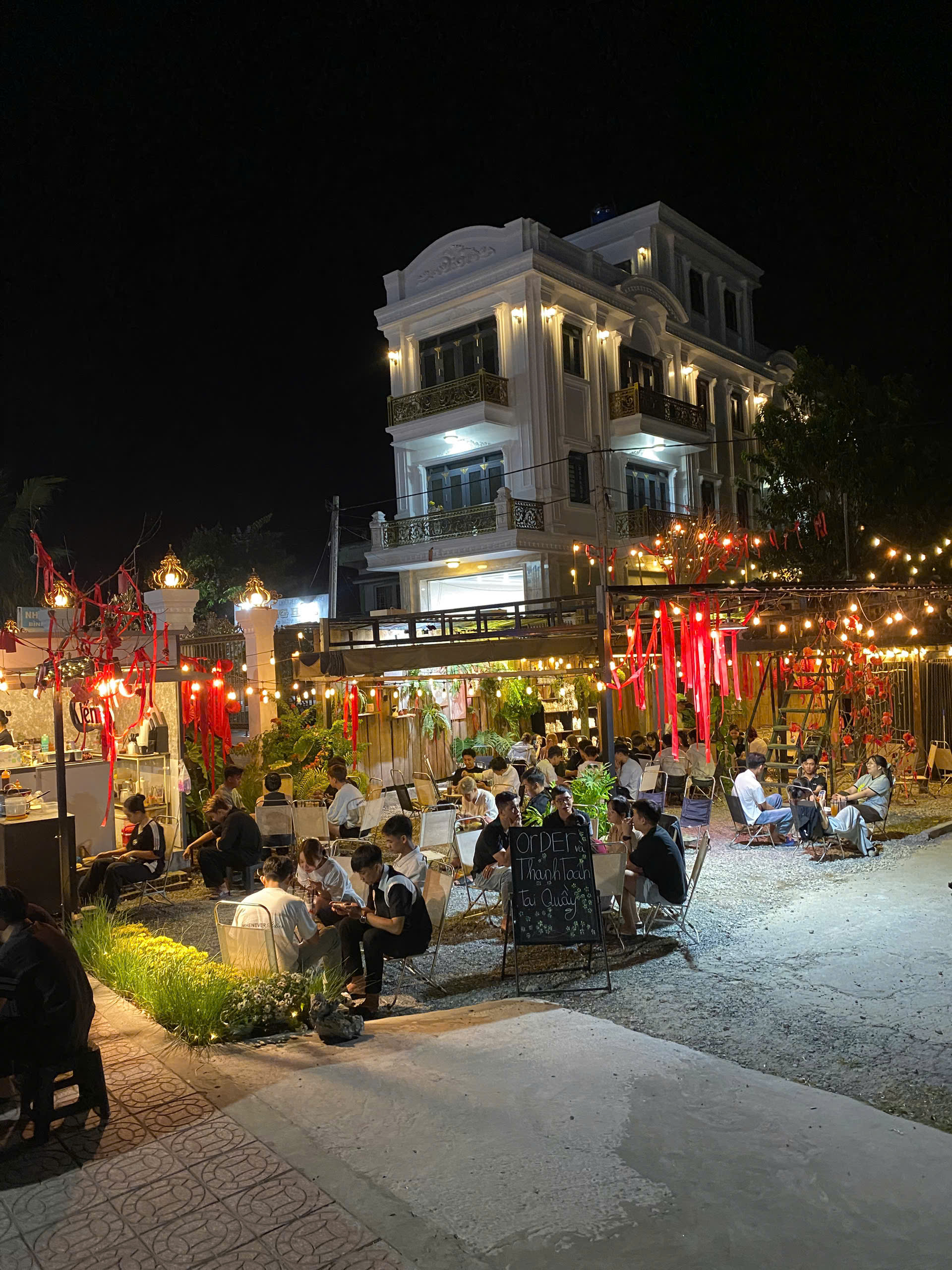 SANG NHƯỢNG QUÁN CÀ PHÊ ĐANG HOẠT ĐỘNG – GIÁ THIỆN CHÍ Địa chỉ quán : 66b Thị Trấn Rạch Gòi