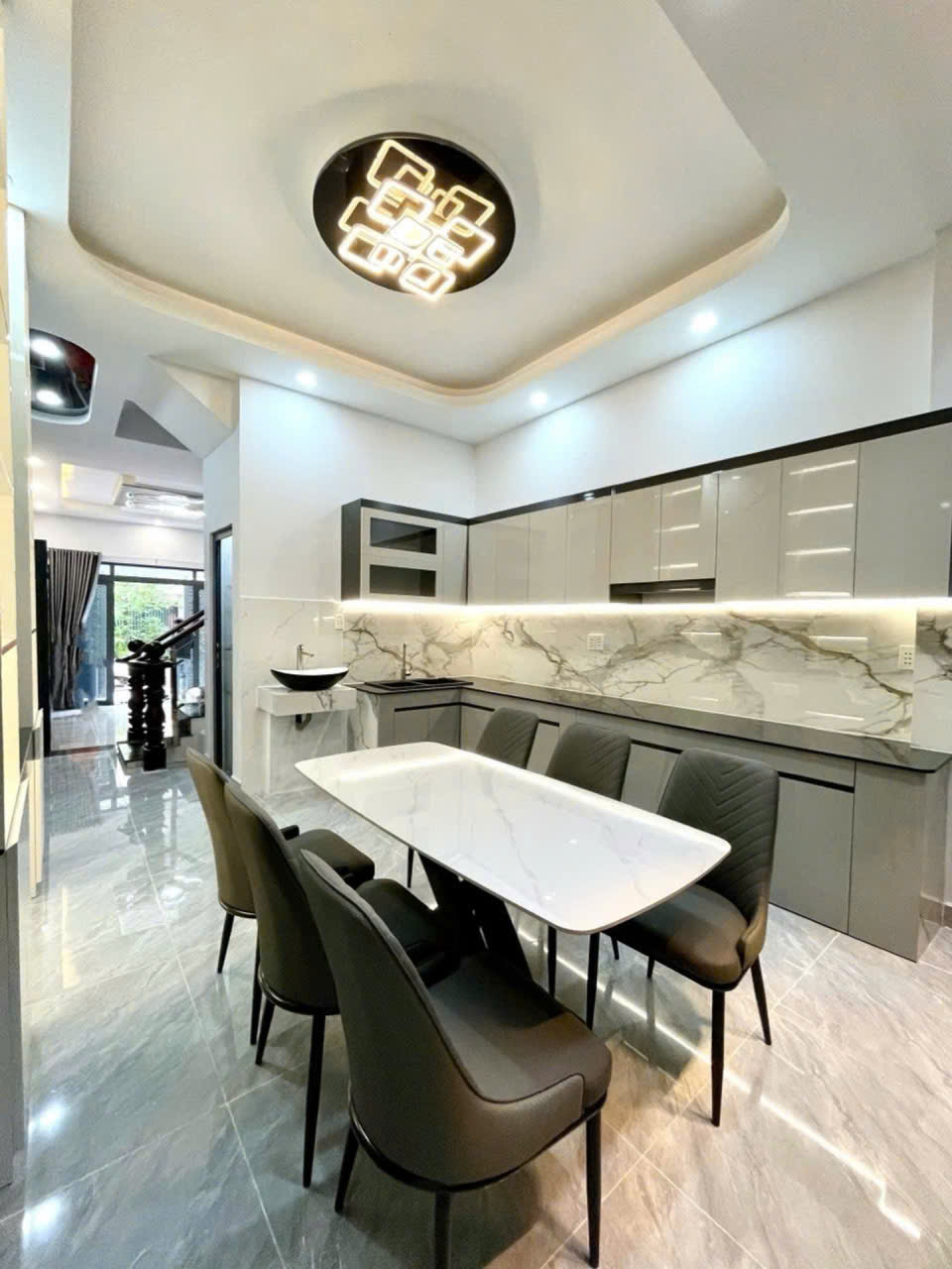 Nhà đẹp Tăng Nhơn Phú full nội thất, 5PN, hẻm xe hơi thông, dọn vào ở ngay chỉ 7,95 tỷ - Full nội thất
