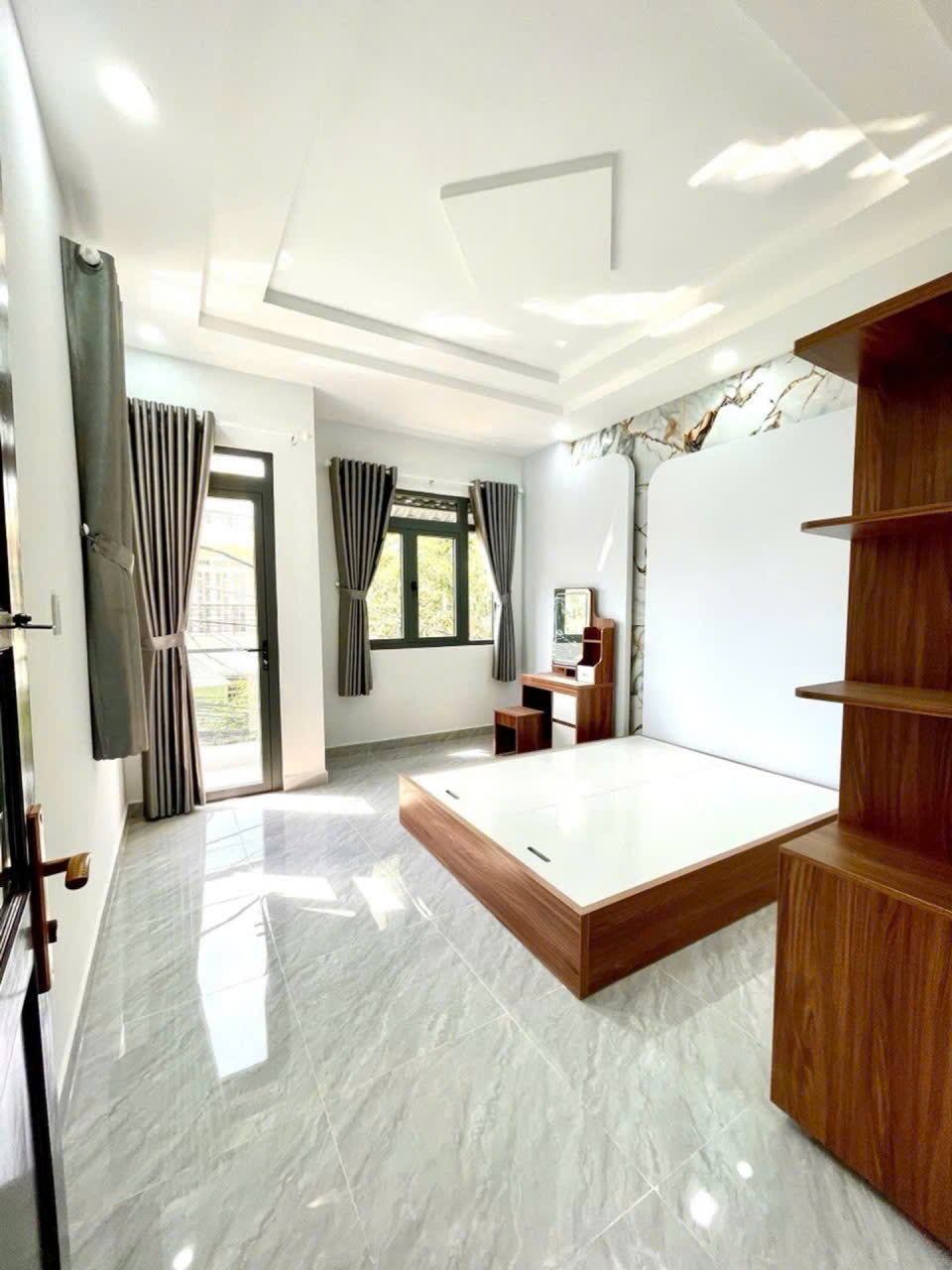 Nhà đẹp Tăng Nhơn Phú full nội thất, 5PN, hẻm xe hơi thông, dọn vào ở ngay chỉ 7,95 tỷ - Full nội thất-4