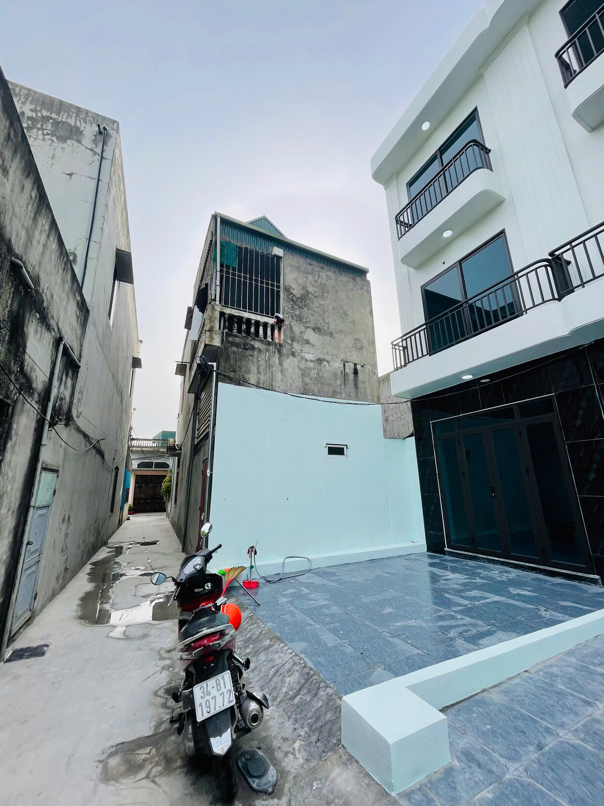 Nhà 3 tầng Trương Hán Siêu 67.6m2 nở hậu tài lộc sân rộng giá 1.x ty