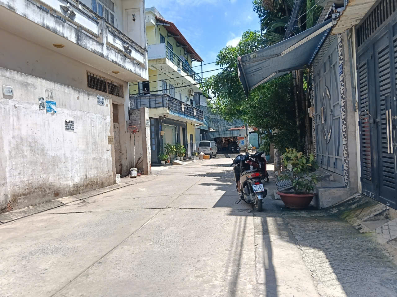 Bán nhà xưởng vị trí siêu đẹp -sát Aeon Tân Phú -Đường 8m thông -Góc 3 mặt tiền-216m2