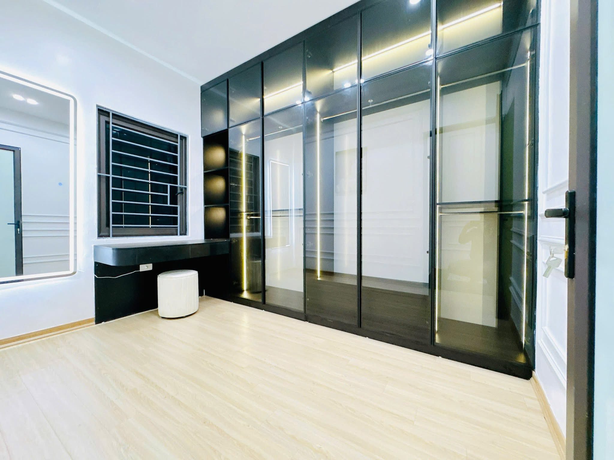 Chính chủ bán nhà phố La Thành, 22m 5 tầng, lg, 100m ra ô tô, 5.4 tỷ 0973256699