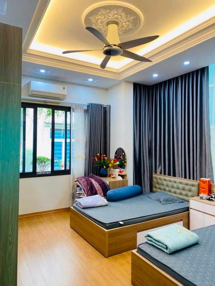 Bán nhà Nguyễn Đình Chiểu, 41m2, mặt tiền 4.3m, 14 tỷ, 5 tầng thang máy mới đẹp