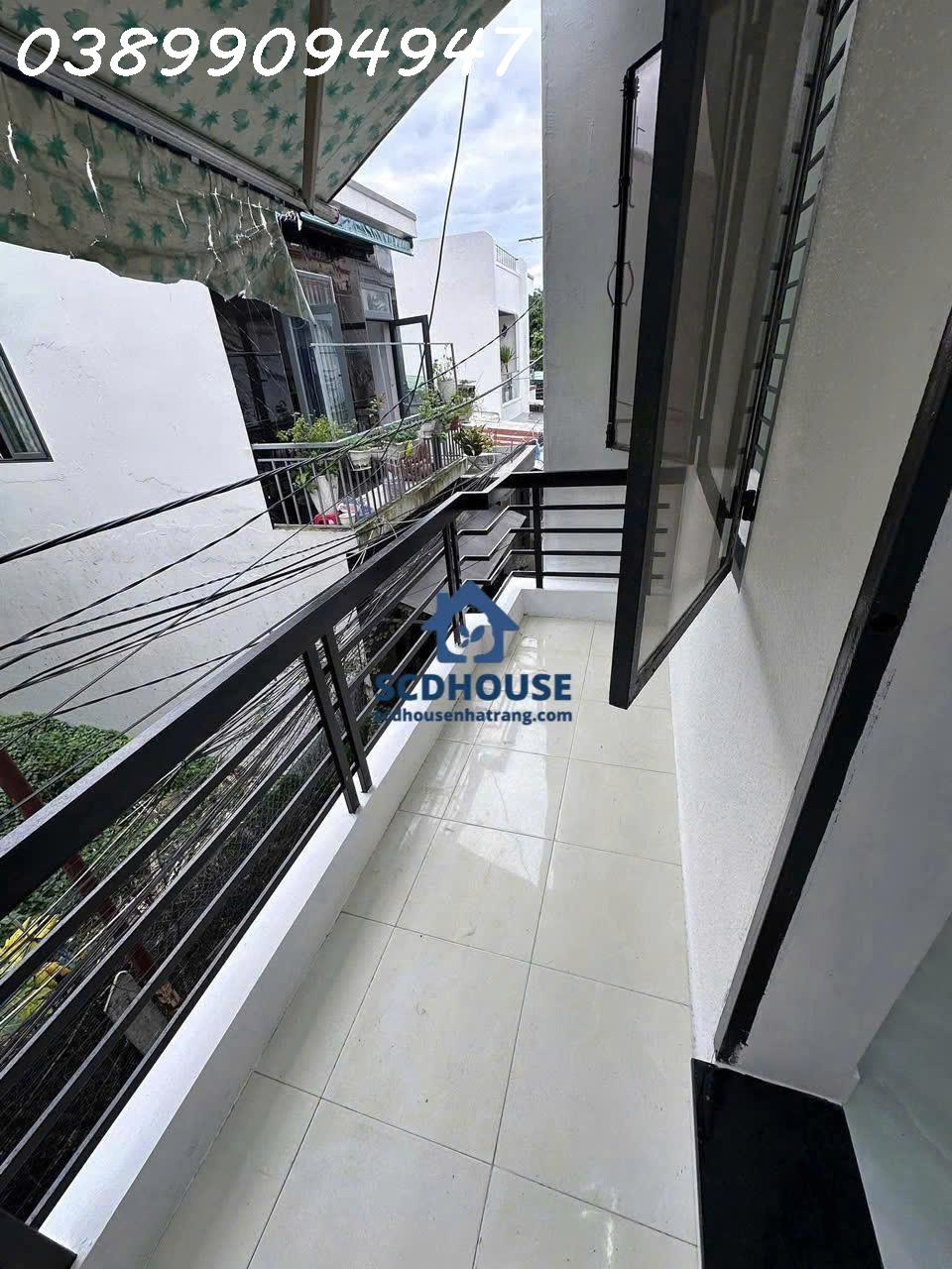 BÁN NHÀ LÔ GÓC 2 MẶT TIỀN HẺM CẮT KIẾNG ĐƯỜNG 2/4 NHA TRANG – DIỆN TÍCH 28M² KẾT CẤU 2 TẦNG ĐỦ NỘI THẤT GIÁ CHỈ 2.3 TỶ