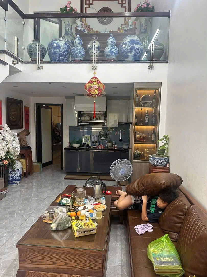 Nhà tầng lệch phố Hoàng Lộc Lê Thanh Nghị 50m2 tặng nội thất xịn giá 2.3 tỷ