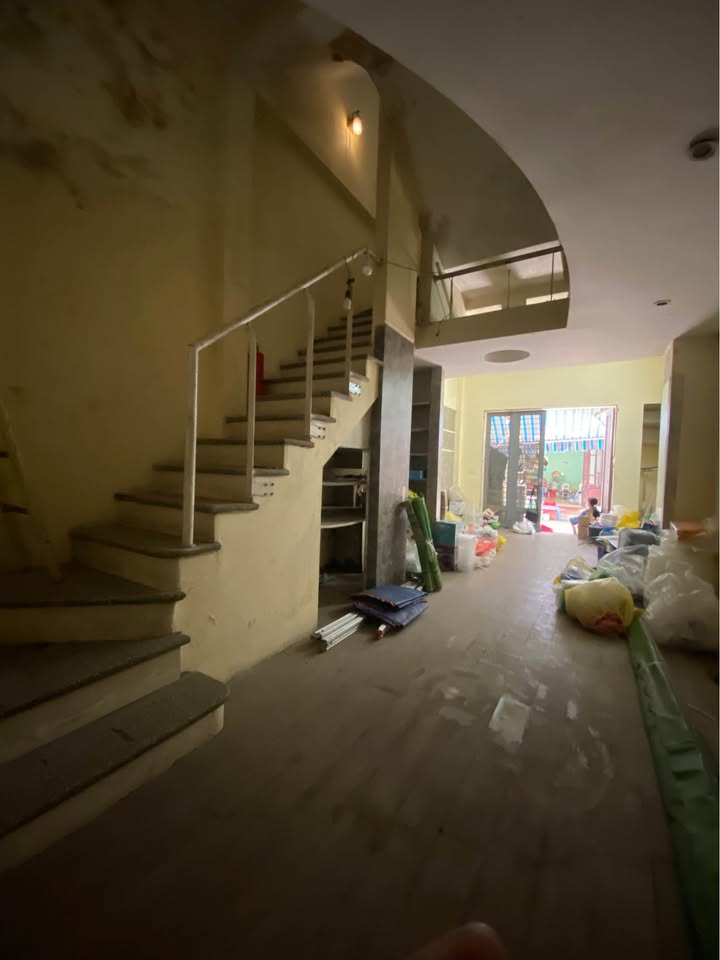 BÁN NHÀ PHỐ THÁI HÀ KINH DOANH SẦM UẤT NGÀY ĐÊM .