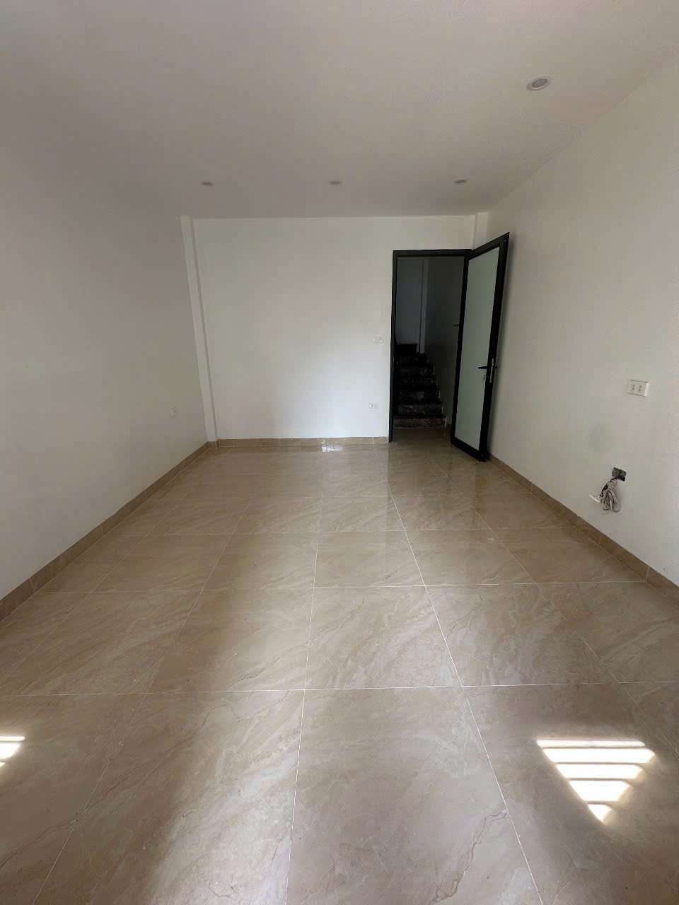 Chính chủ cần bán nhà 5 tầng tại đường Hồ Tùng Mậu - Ô tô gần - An cư trung tâm - Full nội thất