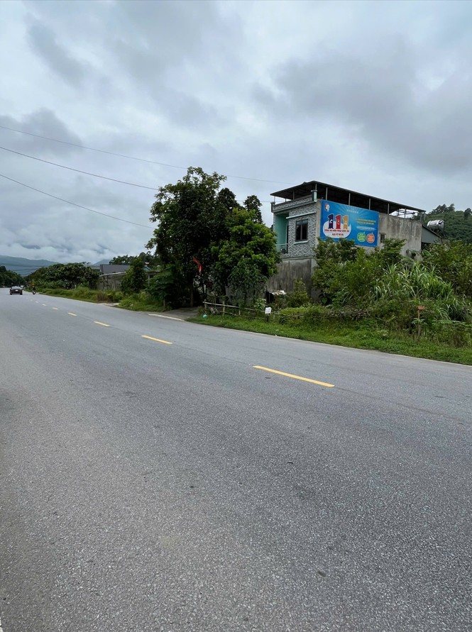 Cắt lỗ sâu đất mặt Quốc lộ 2 Km26 Việt Lâm, Vị Xuyên, Hà Giang - 100m2 thổ cư, giá nào cũng bán