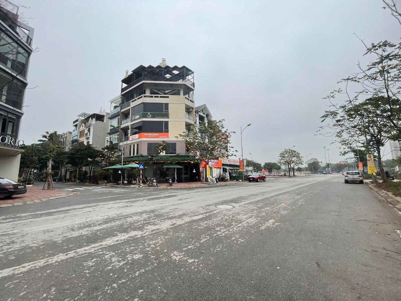 BÁN ĐẤT VIỆT HƯNG 33M2- MT 20m- VỈA HÈ- Ô TÔ TRÁNH- NHỈNH 60 Tỷ
