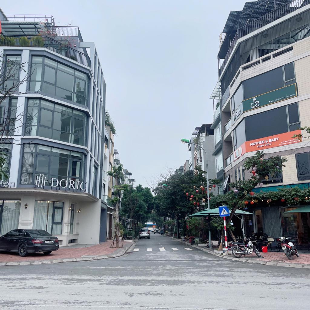 BÁN ĐẤT VIỆT HƯNG 33M2- MT 20m- VỈA HÈ- Ô TÔ TRÁNH- NHỈNH 60 Tỷ