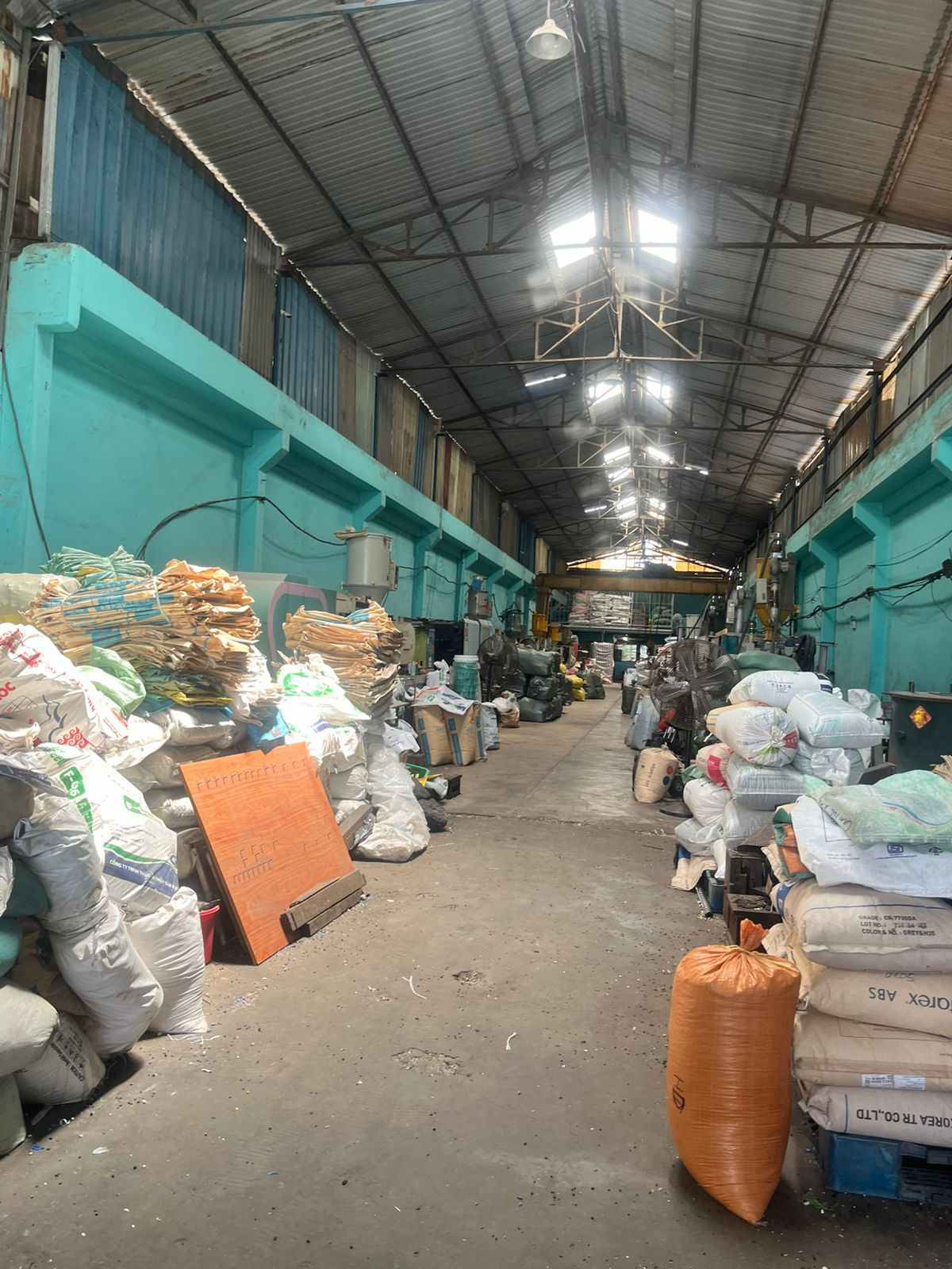 Cho thuê kho 500m2, tại Đức Giang, hợp đồng lâu dài , đường rộng, container vào đến nơi, giá thuê hữu nghị 100k/m2 .