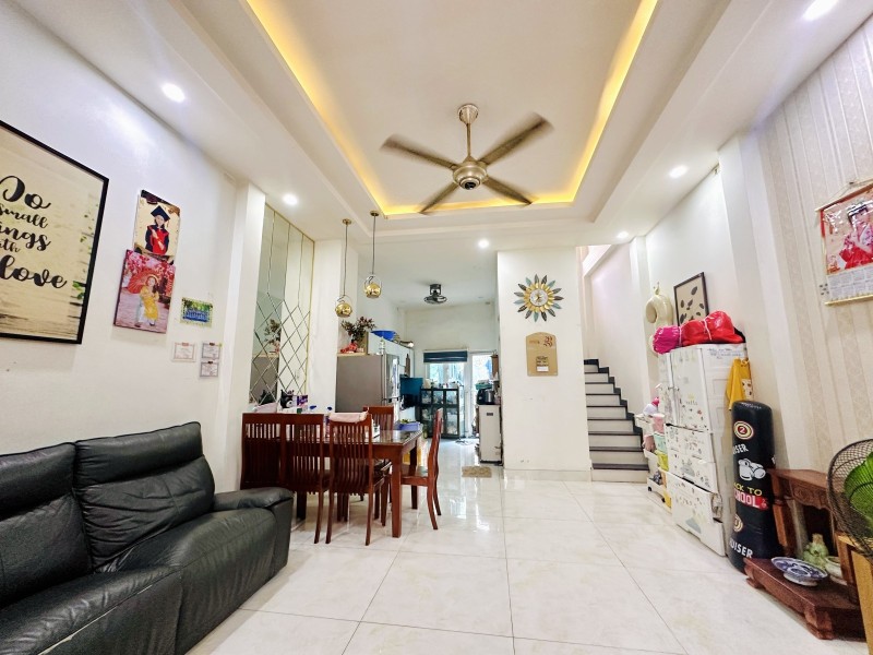 Bán nhà 3 tầng Tân Hòa 2, Hiệp Phú, Q9, Thủ Đức, TP HCM. DT 51m2, giá 5,68  tỷ, sổ hồng riêng.