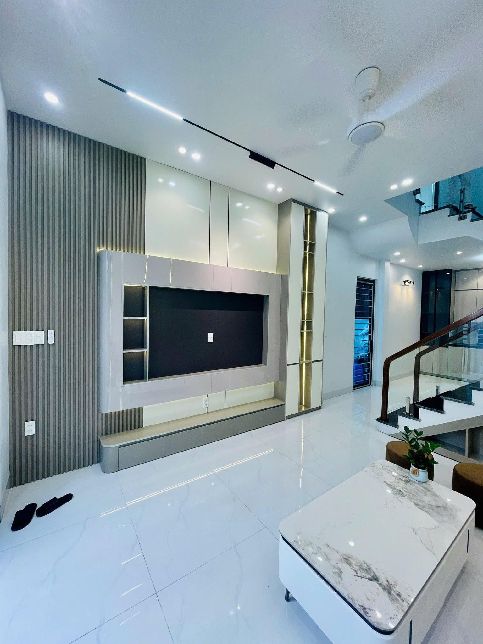 Bán căn nhà 3 tầng ngõ 381 Nguyễn Lương Bằng, ph Thanh Bình, TP HD, 46m2, mt 4.2m, 3 ngủ, 2.68 tỷ