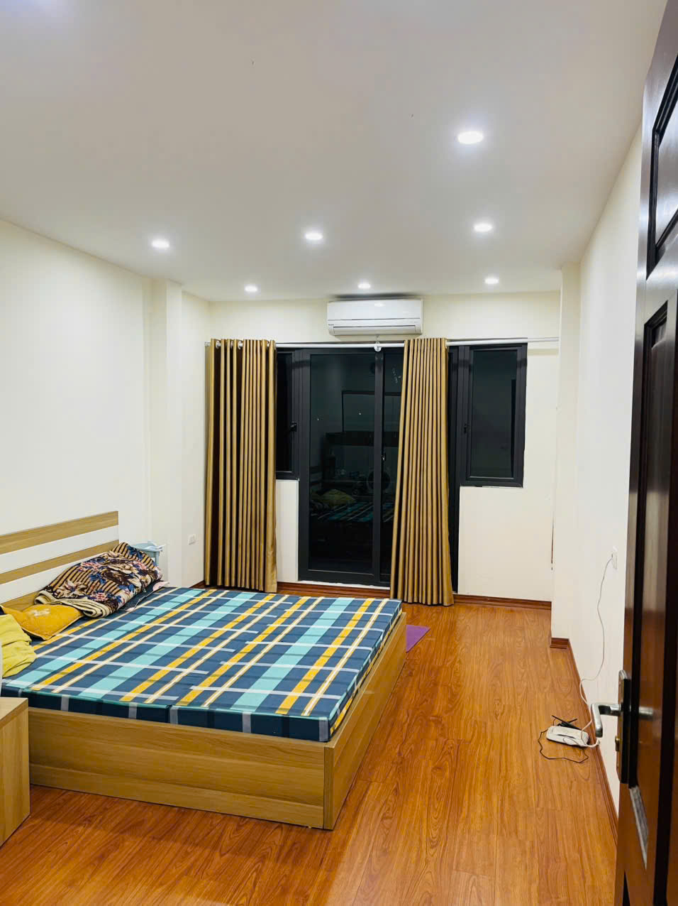 Nhà đẹp ở ngay full nội thất - gần bến xe Giáp Bát 36mx6 tầng ô tô đỗ cửa nhỉnh 9 tỷ lh 0326213286