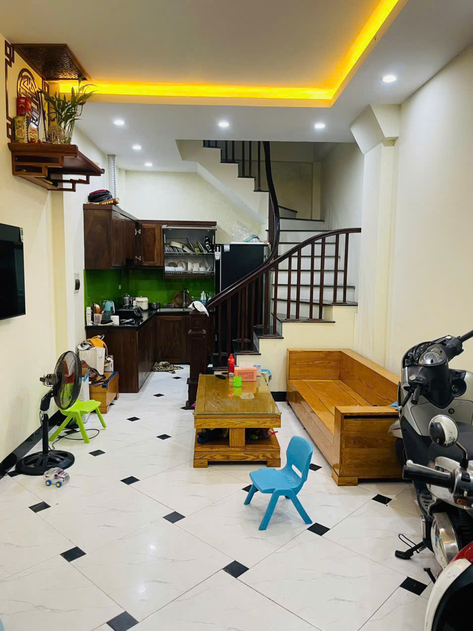 Nhà đẹp ở ngay full nội thất - gần bến xe Giáp Bát 36mx6 tầng ô tô đỗ cửa nhỉnh 9 tỷ lh 0326213286