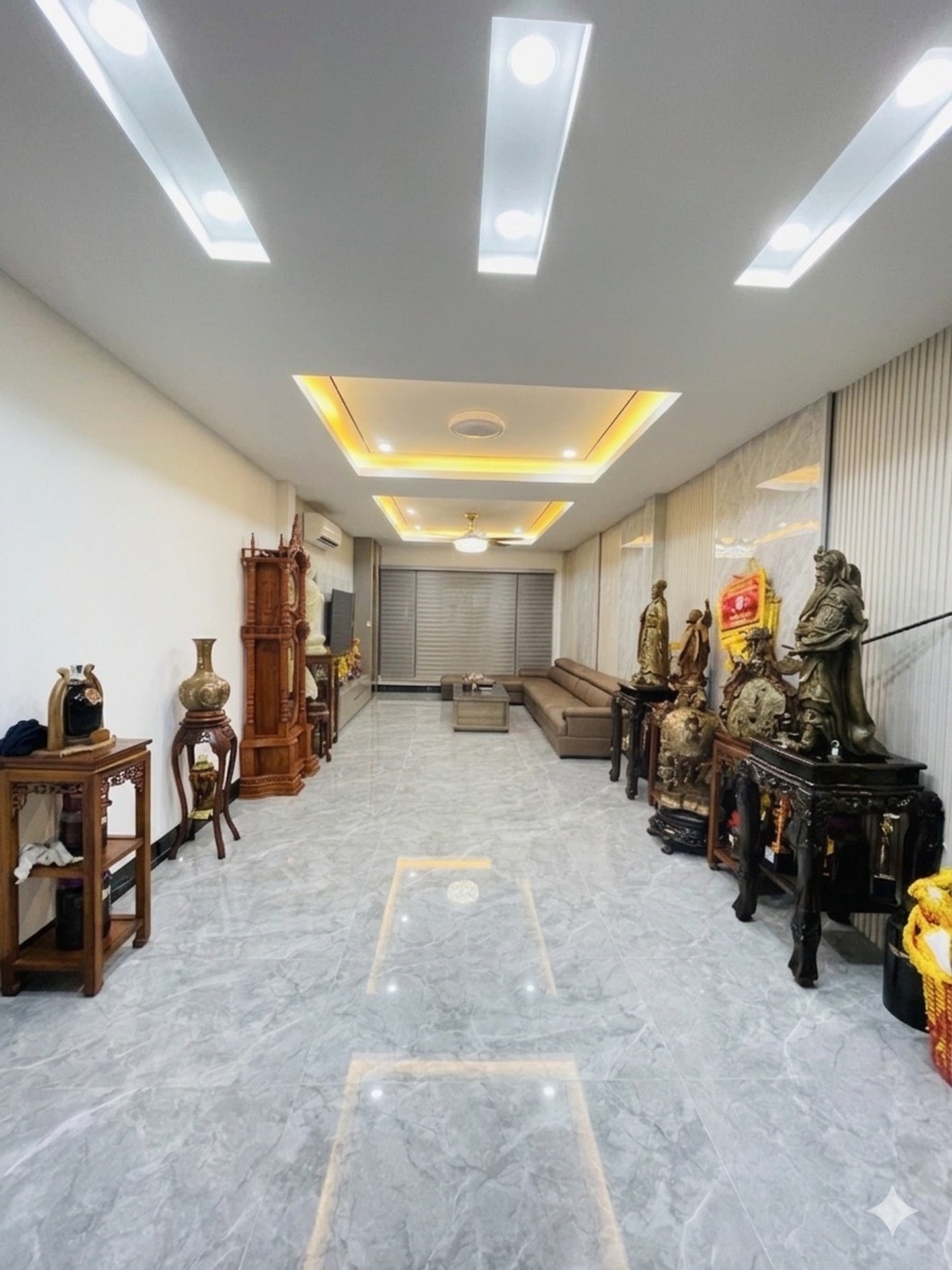 BÁN NHÀ PHỐ TRẠM 60M2- 7 Tầng THANG MÁY- GARA Ô TÔ- 22.x Tỷ