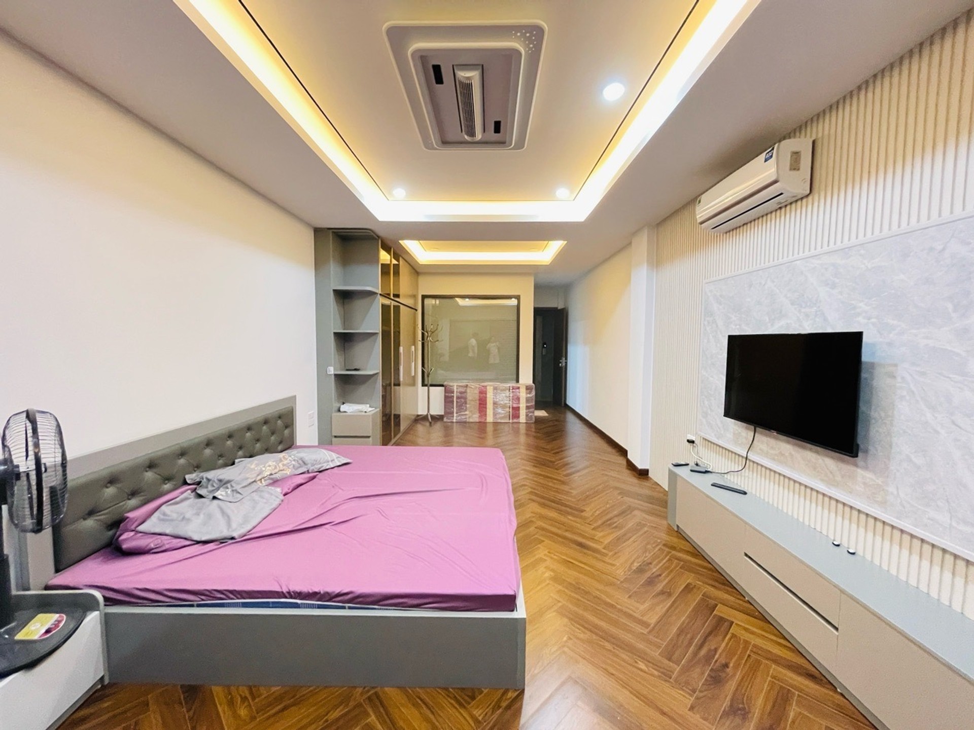 BÁN NHÀ PHỐ TRẠM 60M2- 7 Tầng THANG MÁY- GARA Ô TÔ- 22.x Tỷ