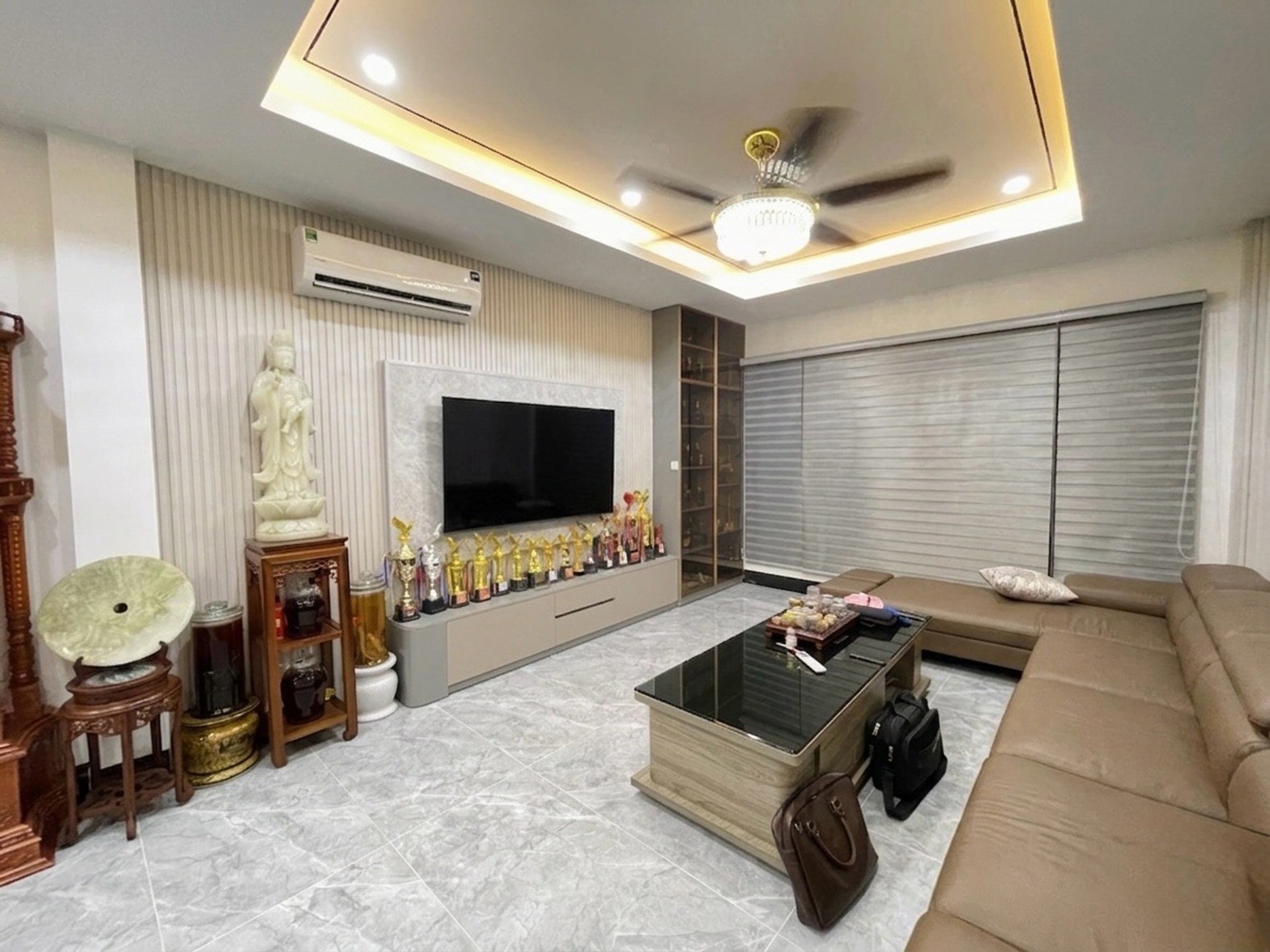 BÁN NHÀ PHỐ TRẠM 60M2- 7 Tầng THANG MÁY- GARA Ô TÔ- FULL NỘI THẤT- 22.x Tỷ