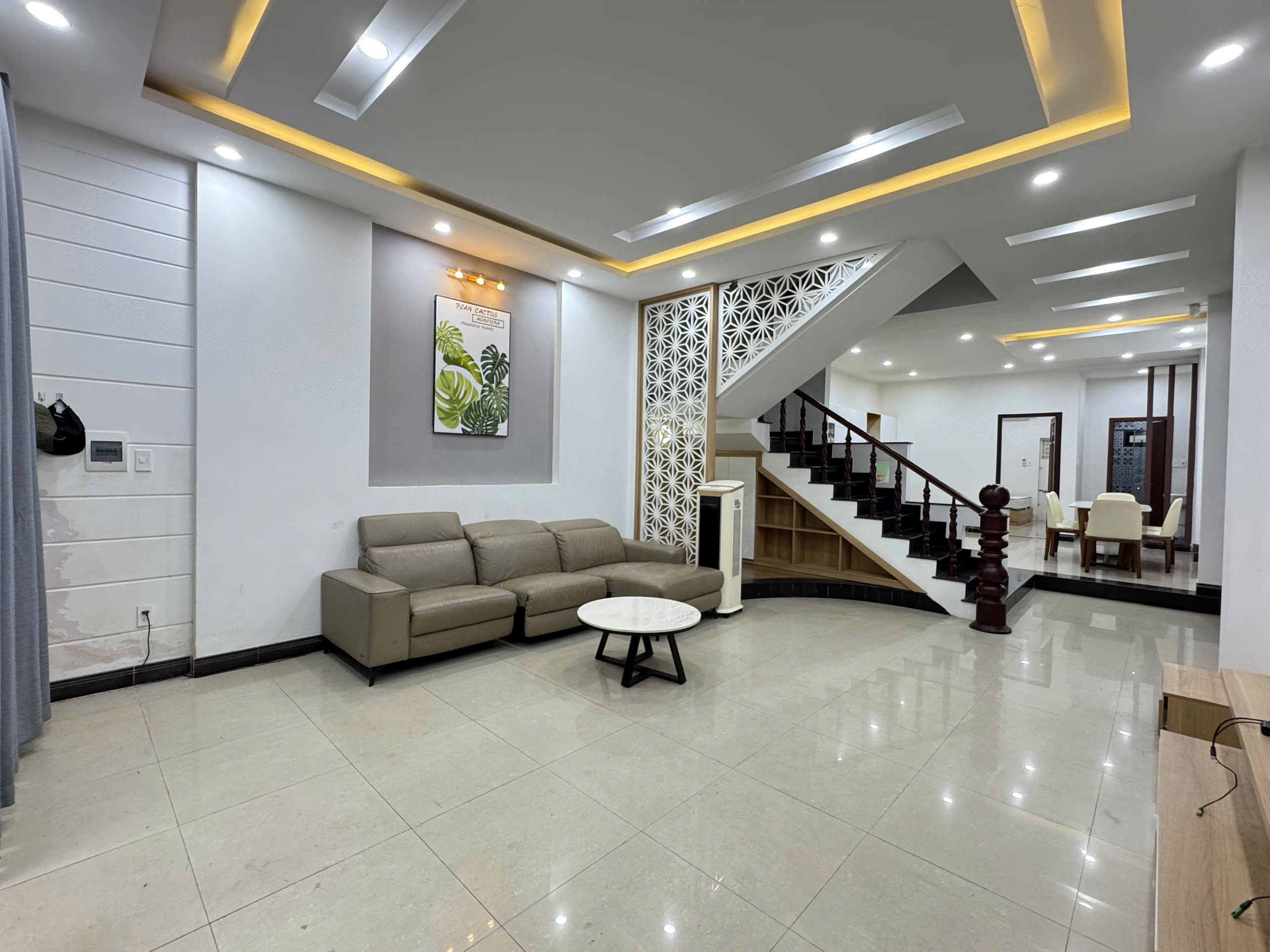 NHÀ ĐẸP 2 TẦNG 2 MÊ MẶT TIÊN ĐƯỜNG NGUYỄN KHANG