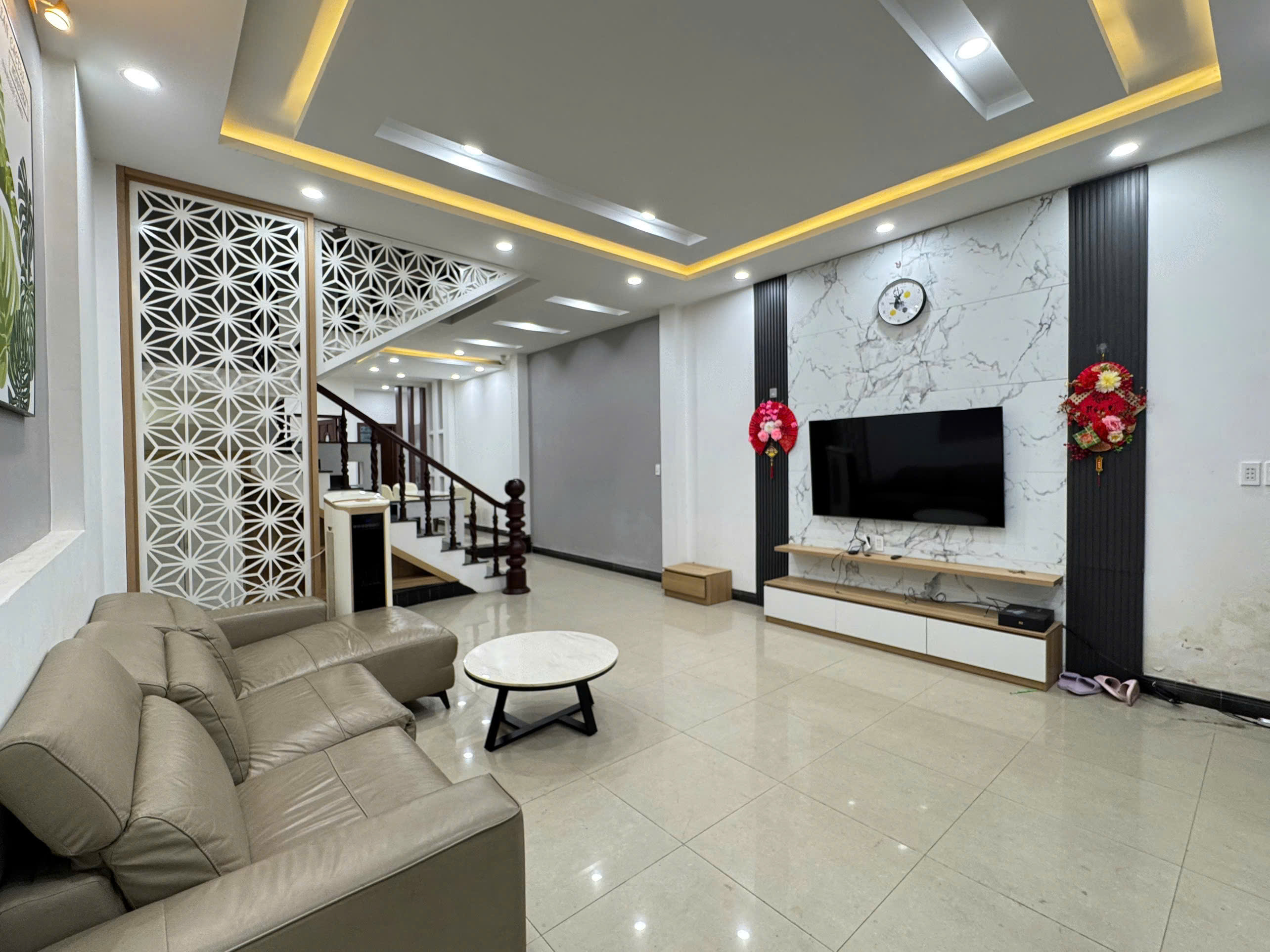NHÀ ĐẸP 2 TẦNG 2 MÊ MẶT TIÊN ĐƯỜNG NGUYỄN KHANG