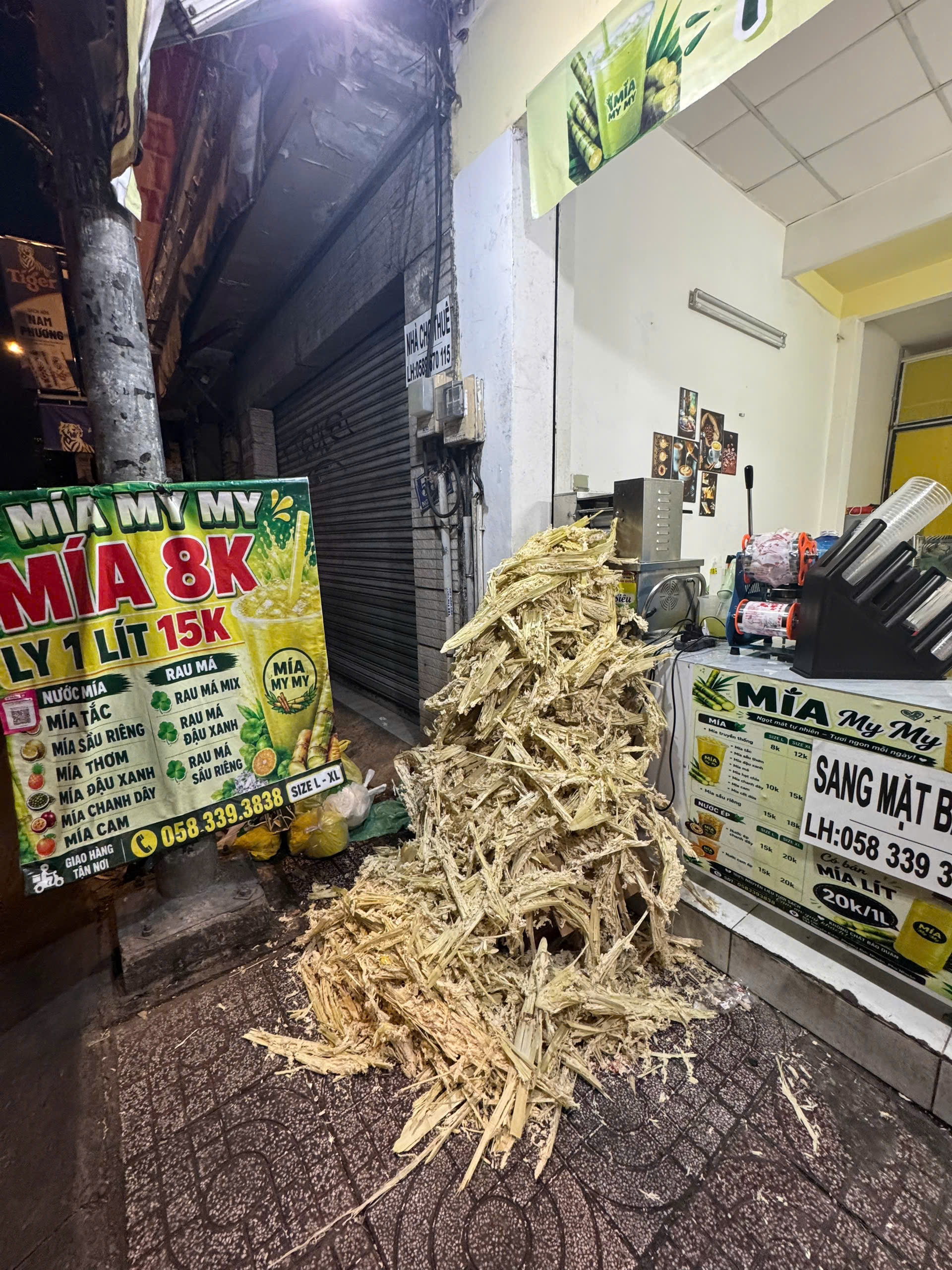 SANG QUÁN NƯỚC MÍA – RAU MÁ Mặt bằng rộng, sạch sẽ Địa chỉ: 594 Nguyễn Kiệm