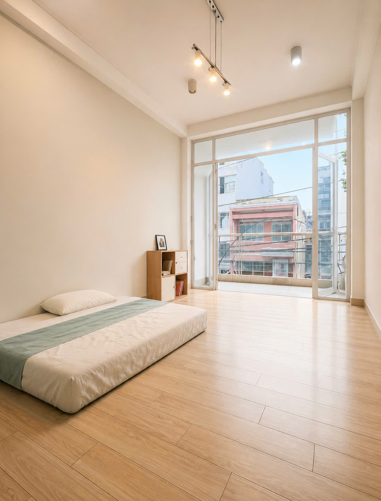 NHƯ MẶT TIỀN GẦN KHU CƯ XÁ VIP QUẬN 10 - ĐƯỜNG 8M THÔNG - 2 MẶT HẺM CÓ GIẾNG TRỜI SÁNG SỦA - 48M²-3