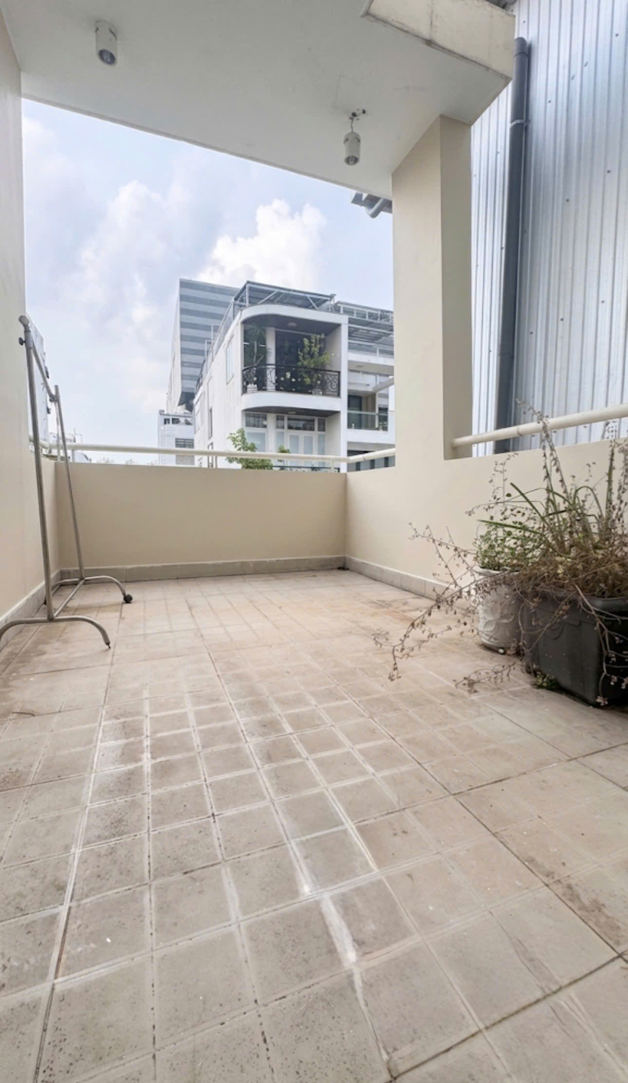 NHƯ MẶT TIỀN GẦN KHU CƯ XÁ VIP QUẬN 10 - ĐƯỜNG 8M THÔNG - 2 MẶT HẺM CÓ GIẾNG TRỜI SÁNG SỦA - 48M²-4