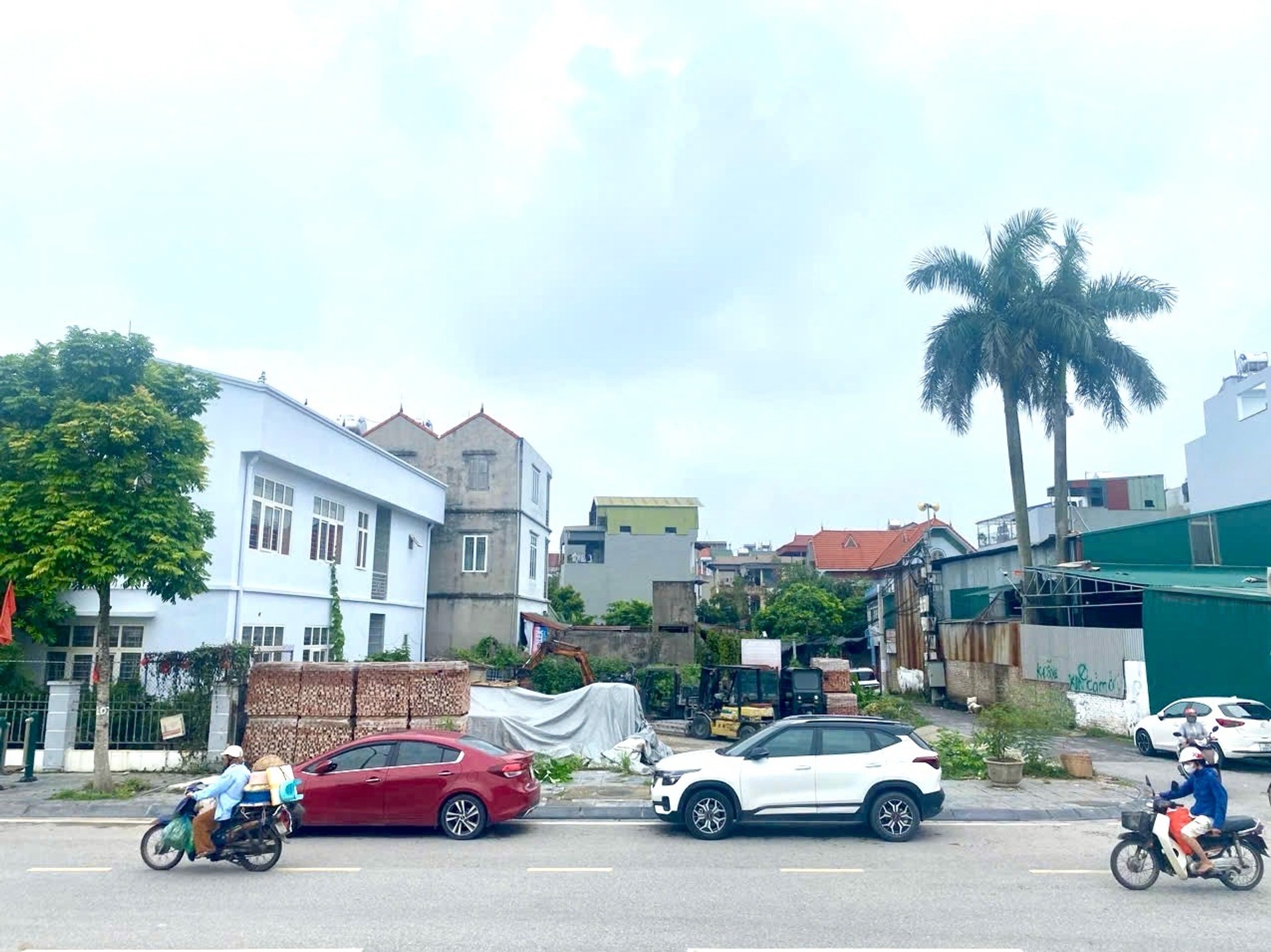 BÁN ĐẤT PHÚC LỢI 135M2- LÔ GÓC 2 MẶT ĐƯỜNG VỈA HÈ ĐÁ BÓNG- 27.x Tỷ