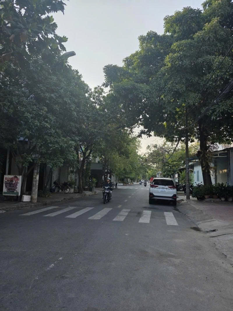 Bán nhà Mặt tiền T5 - giaoTây Thạnh, qua AEON Tân Phú 500m, 8x20m, C4, tiện xây, 20,9 Tỷ.