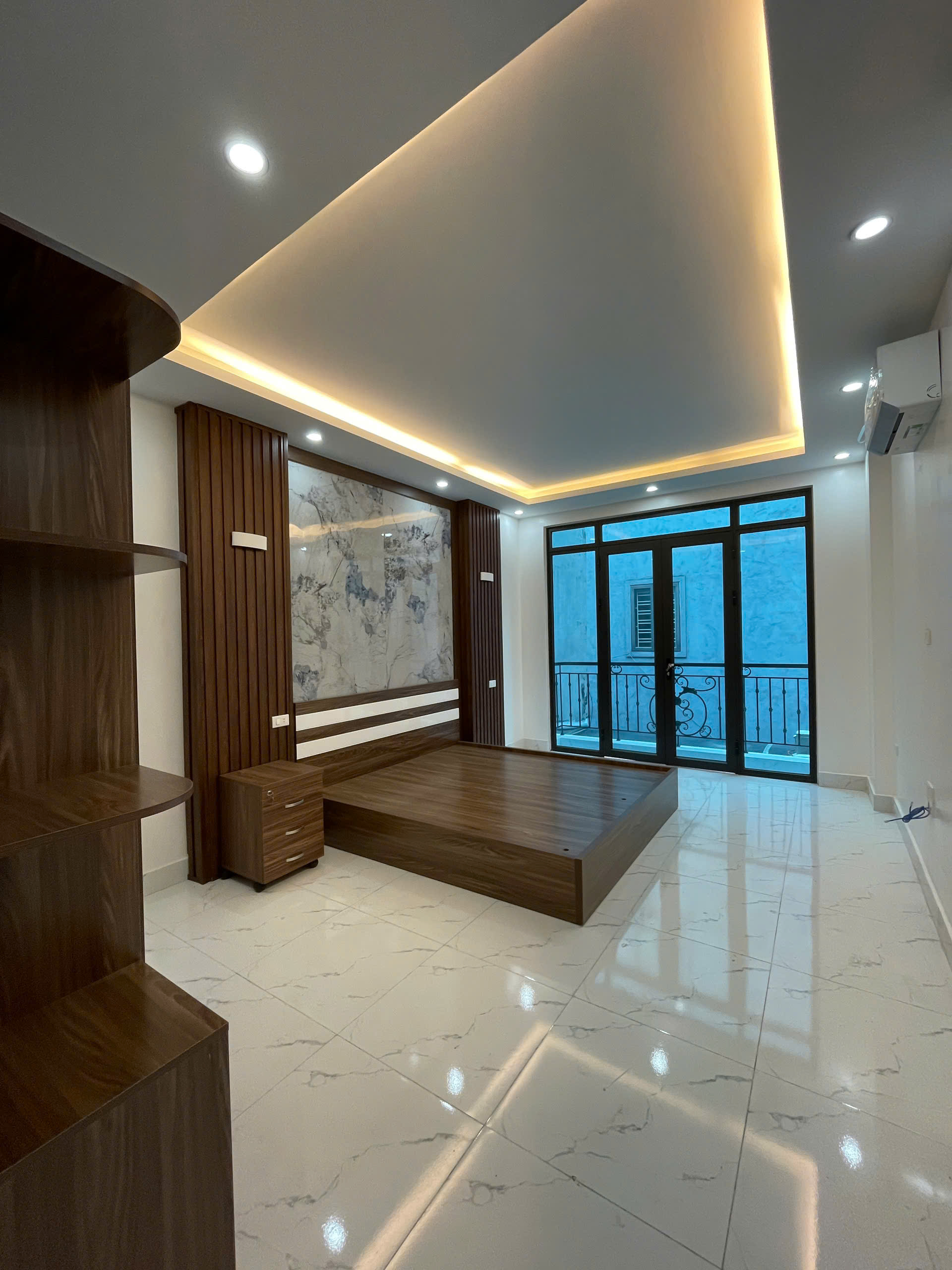 BÁN NHÀ ĐẸP 430 TRẦN NGUYÊN HÃN – FULL NỘI THẤT

Diện tích: 65m² sân cổng riêng 3 tầng độc lập-3