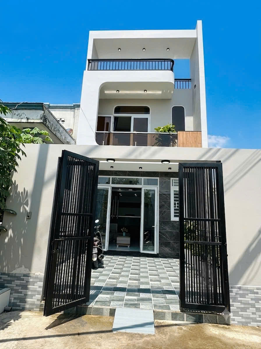 BÁN NHÀ MỚI 100%, 106M2, 1 TRỆT 1 LẦU, 3 PN + NỘI THẤT, SẴN SỔ  TẠI ĐỨC HÒA, LONG AN