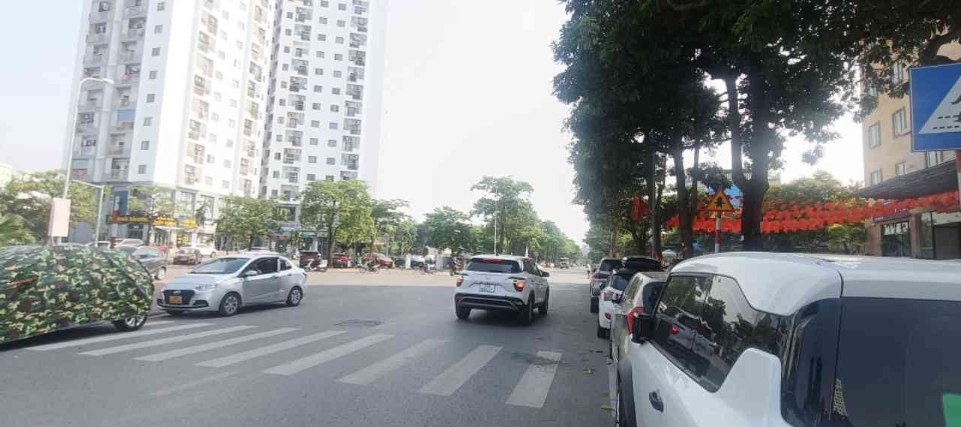 BÁN NHÀ VIỆT HƯNG 70M2- 5 Tầng- MẶT PHỐ KINH DOANH ĐỈNH- 19.x Tỷ