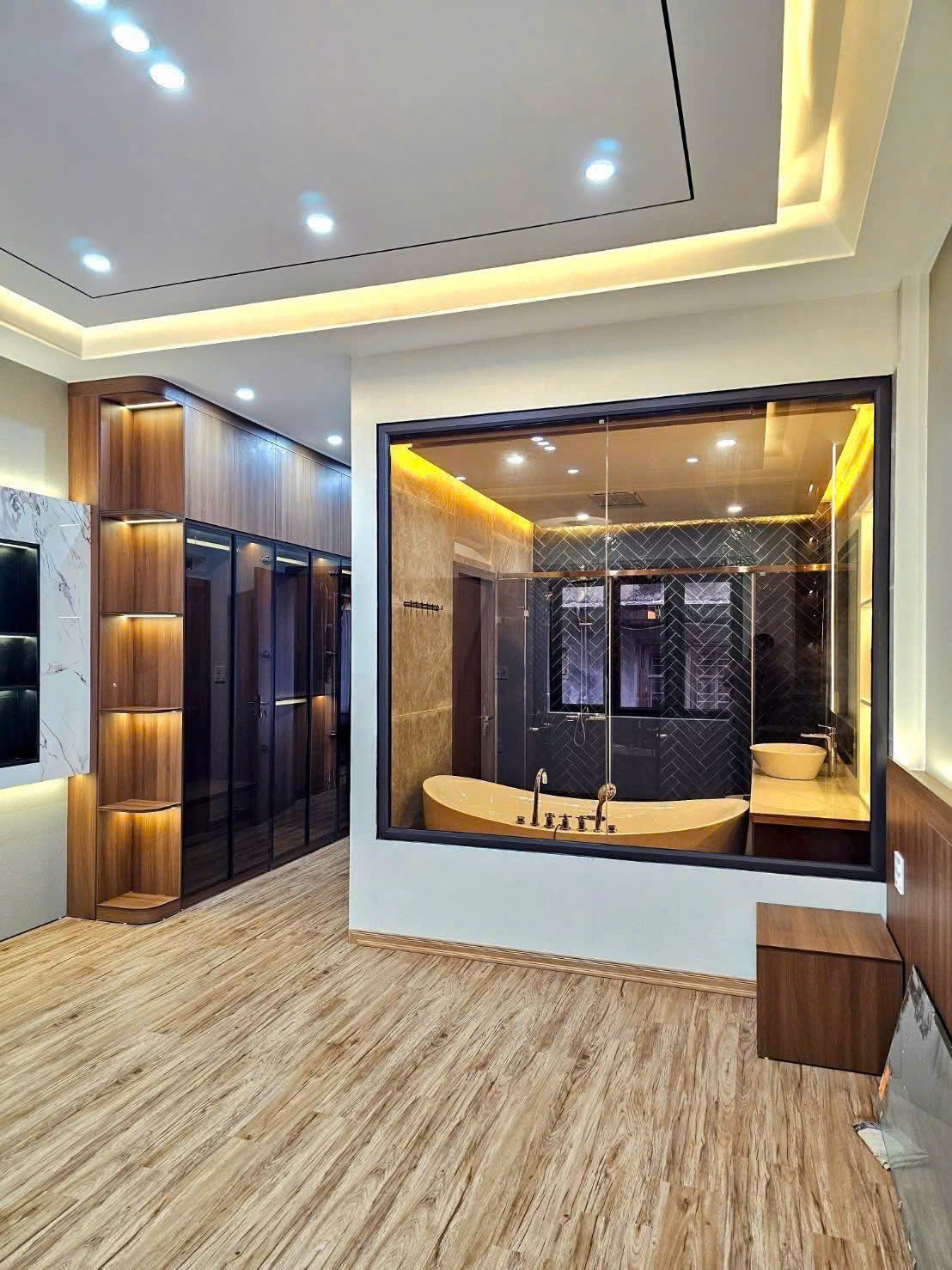 Nhà 5 tầng thang máy - Tuyến 2 Võ Nguyên Giáp  Vừa ở vừa kinh doanh