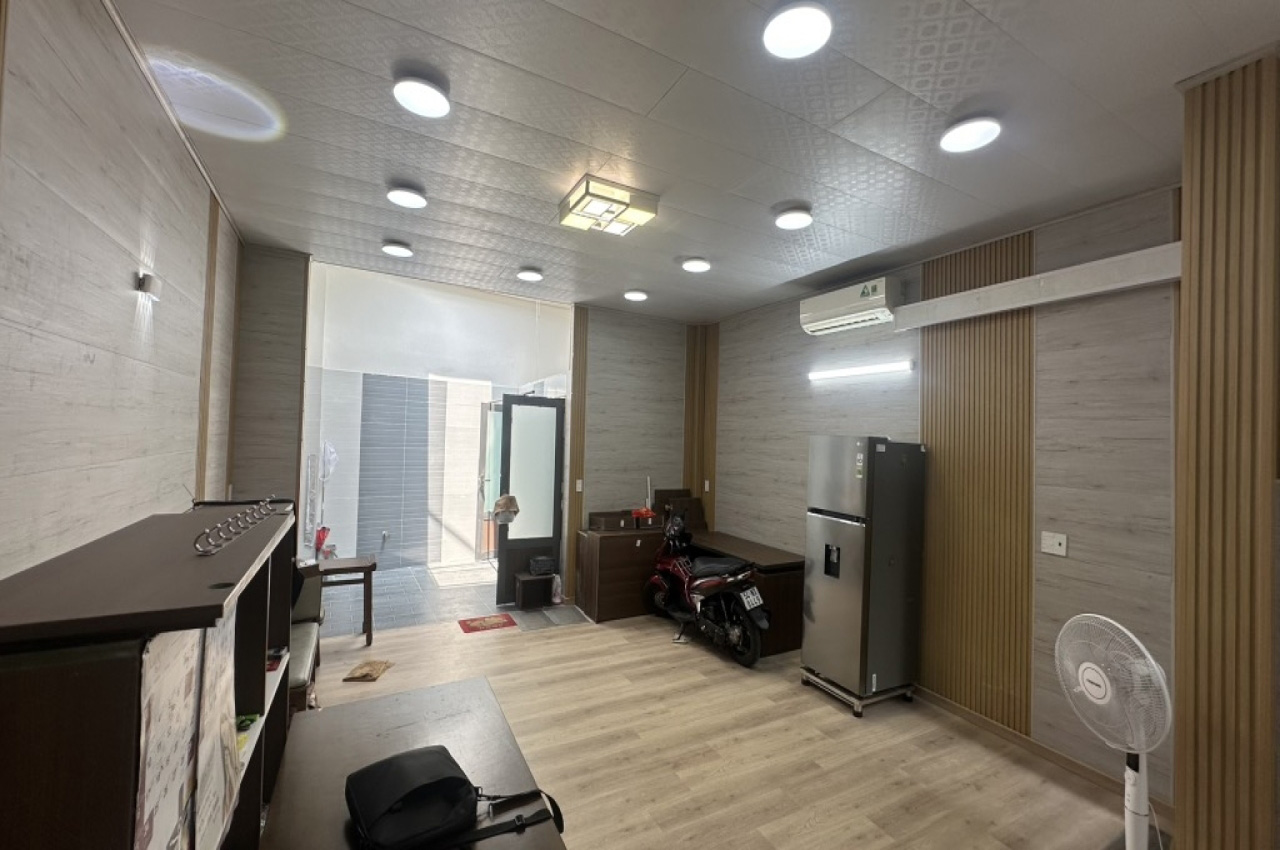[T2686*] Nhà Hẻm Xe Tải Vào Ở Ngay Sát Chợ Lạc Quang - Giá 8.x Tỷ