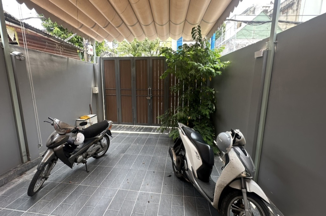 [T2686*] Nhà Hẻm Xe Tải Vào Ở Ngay Sát Chợ Lạc Quang - Giá 8.x Tỷ-3