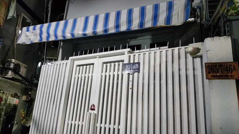 CHO THUÊ NHÀ MỚI 3 MẶT TIỀN: 1 TRỆT 2 LẦU + SÂN THƯỢNG, DTSD: 105M2, 2PN, FULL NỘI THẤT, P.BẾN THÀNH, Q.1
