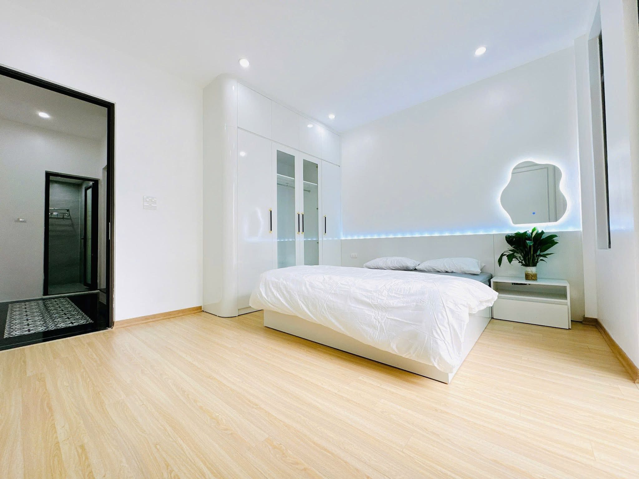Chính chủ Bán nhà ngõ Văn Hương, 23m 5 tầng, lg, 100m ra ô tô, an sinh đỉnh, 5.4 tỷ 0973256699.