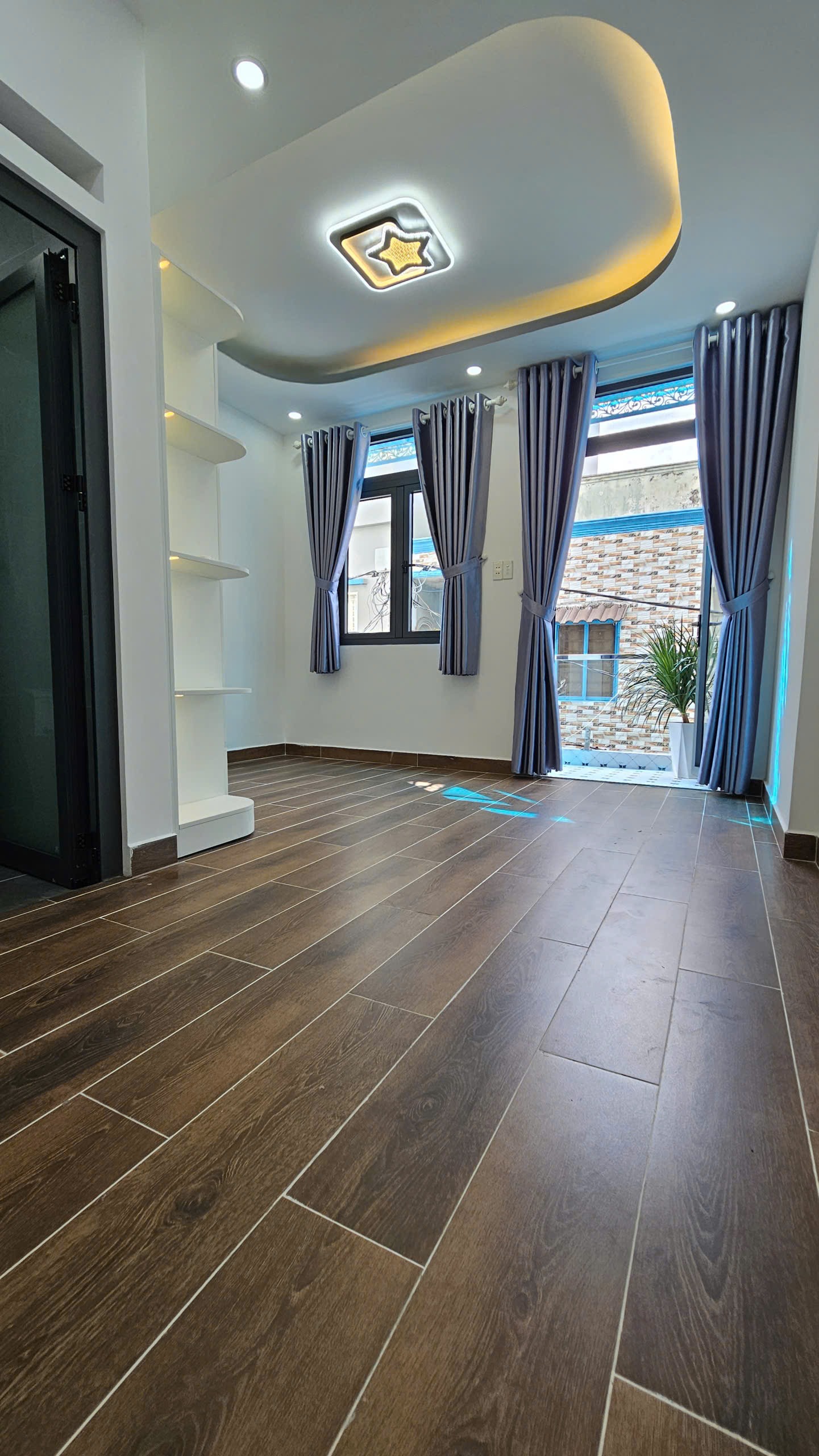 Sát mặt tiền trung tâm Q7
Ngang 4 dài 13.3
Đúc xây dựng mới