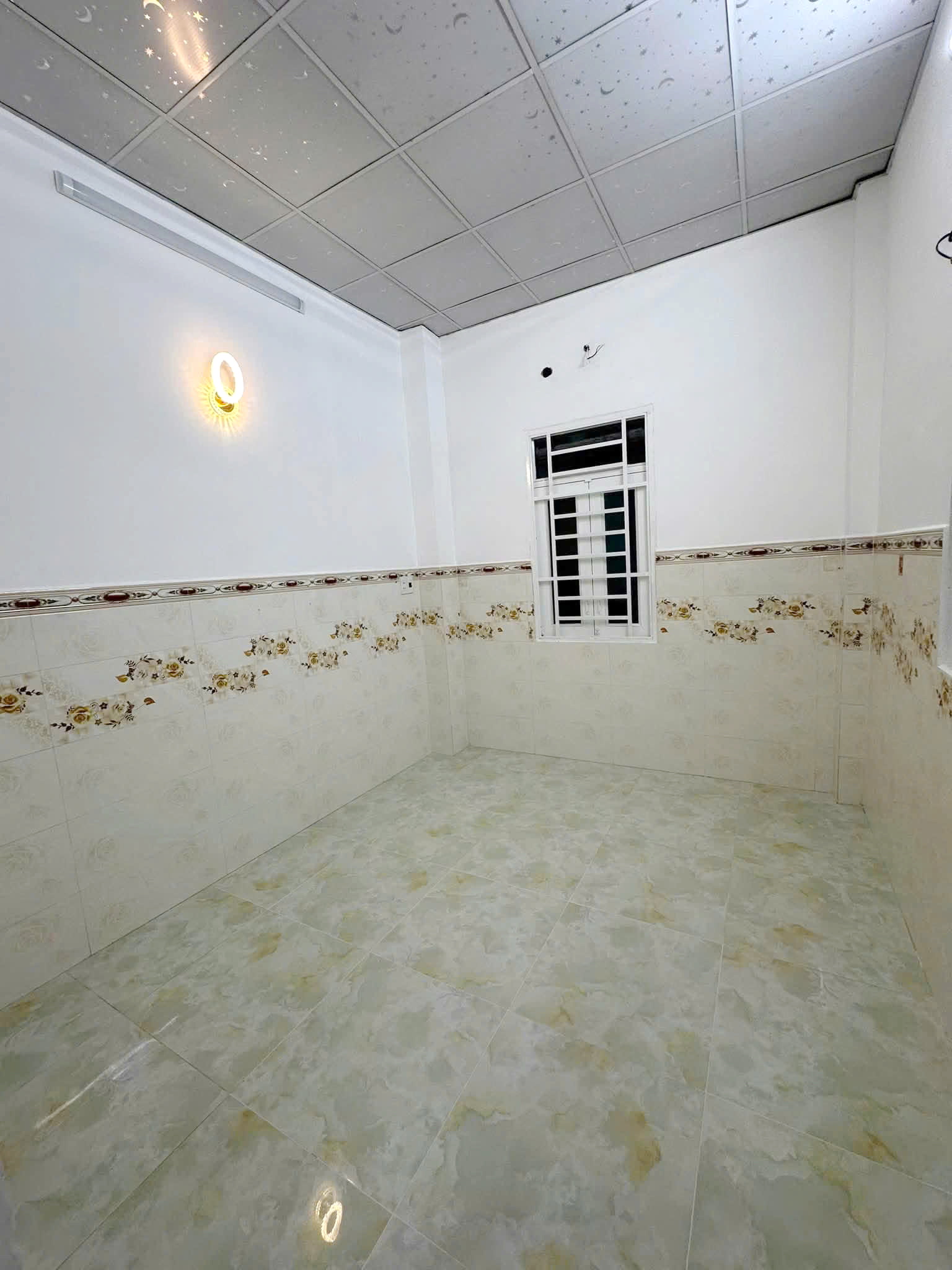 Nhà mới góc 2 tầng mặt tiền chợ Trần Văn Thành P8Q8. Giá: 5.39 tỷ