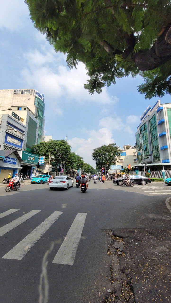 MT Thành Thái,Q.10_ngay BV 115 - DT: 139m2(3 tầng)_Gía: 39 tỷ