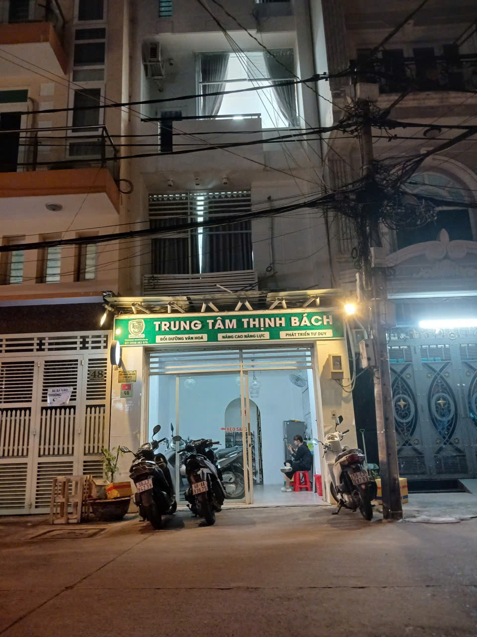 bán nhà mặt tiền kinh doanh khánh hội 
Ngang 4 dài 10 dúc bê tông